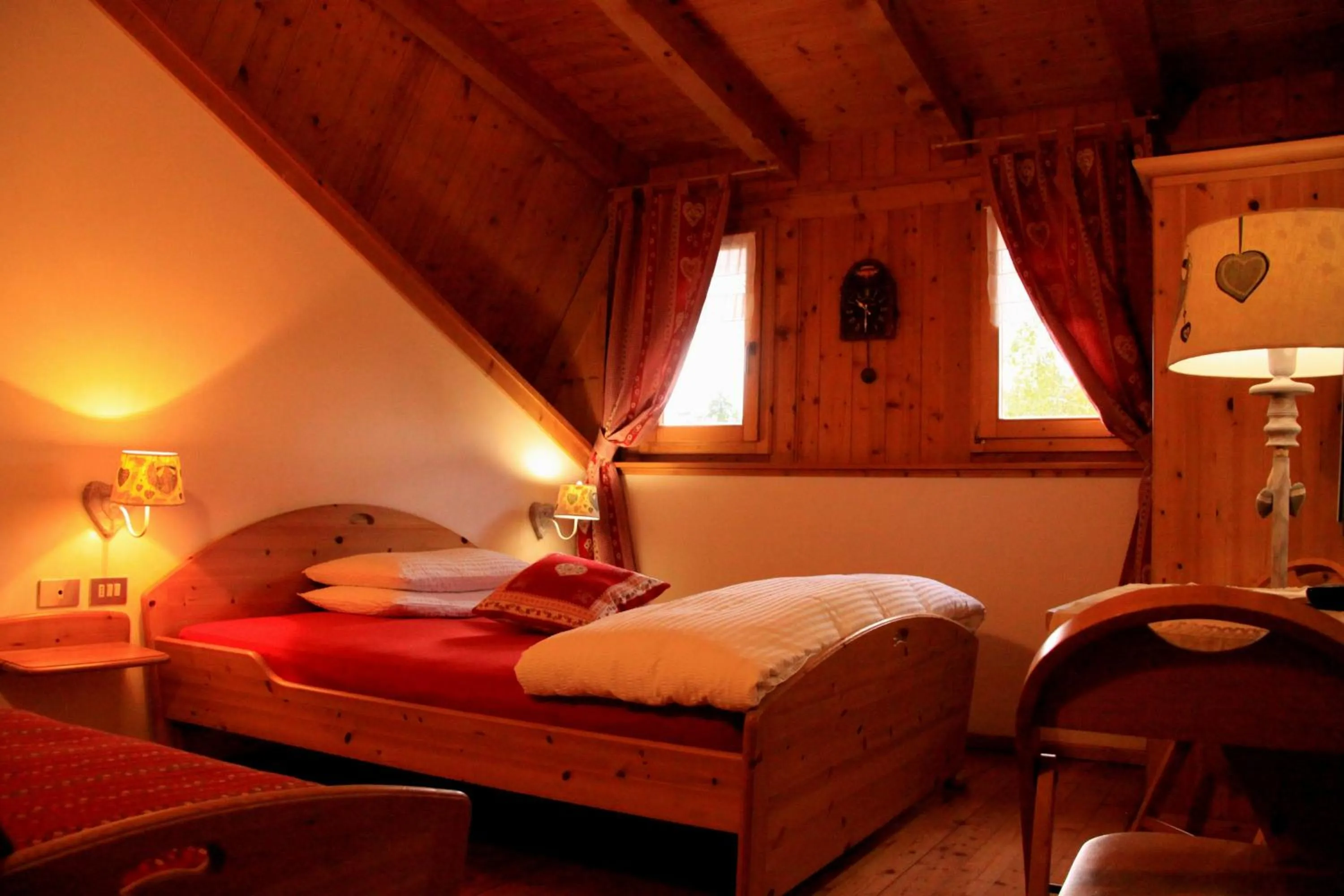 Decorative detail, Bed in Garni Biancaneve Ruffrè-Mendola