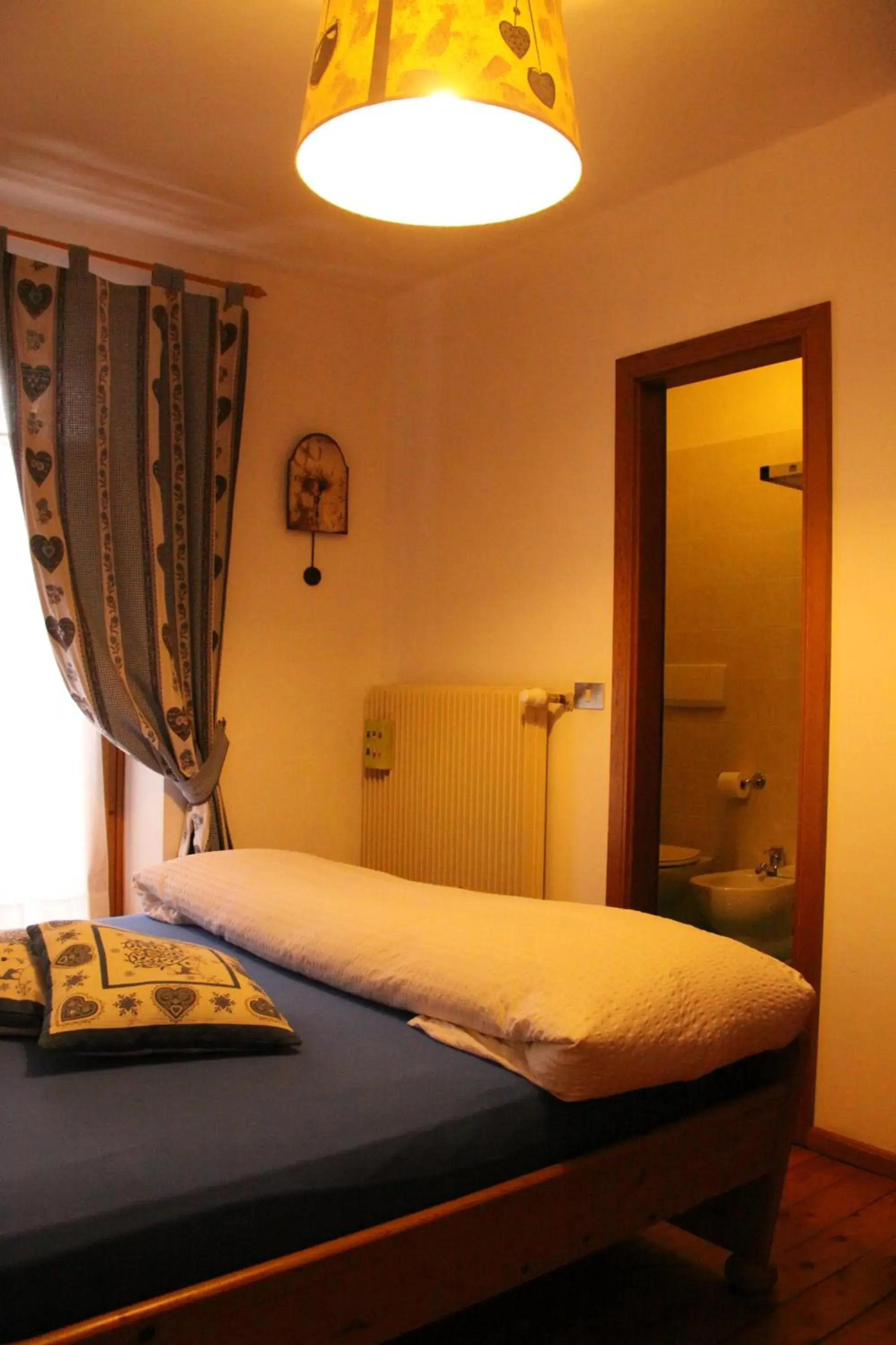 Deluxe Double Room with Balcony in Garni Biancaneve Ruffrè-Mendola Deluxe Double Room with Balcony in Garni Biancaneve Ruffrè-Mendola