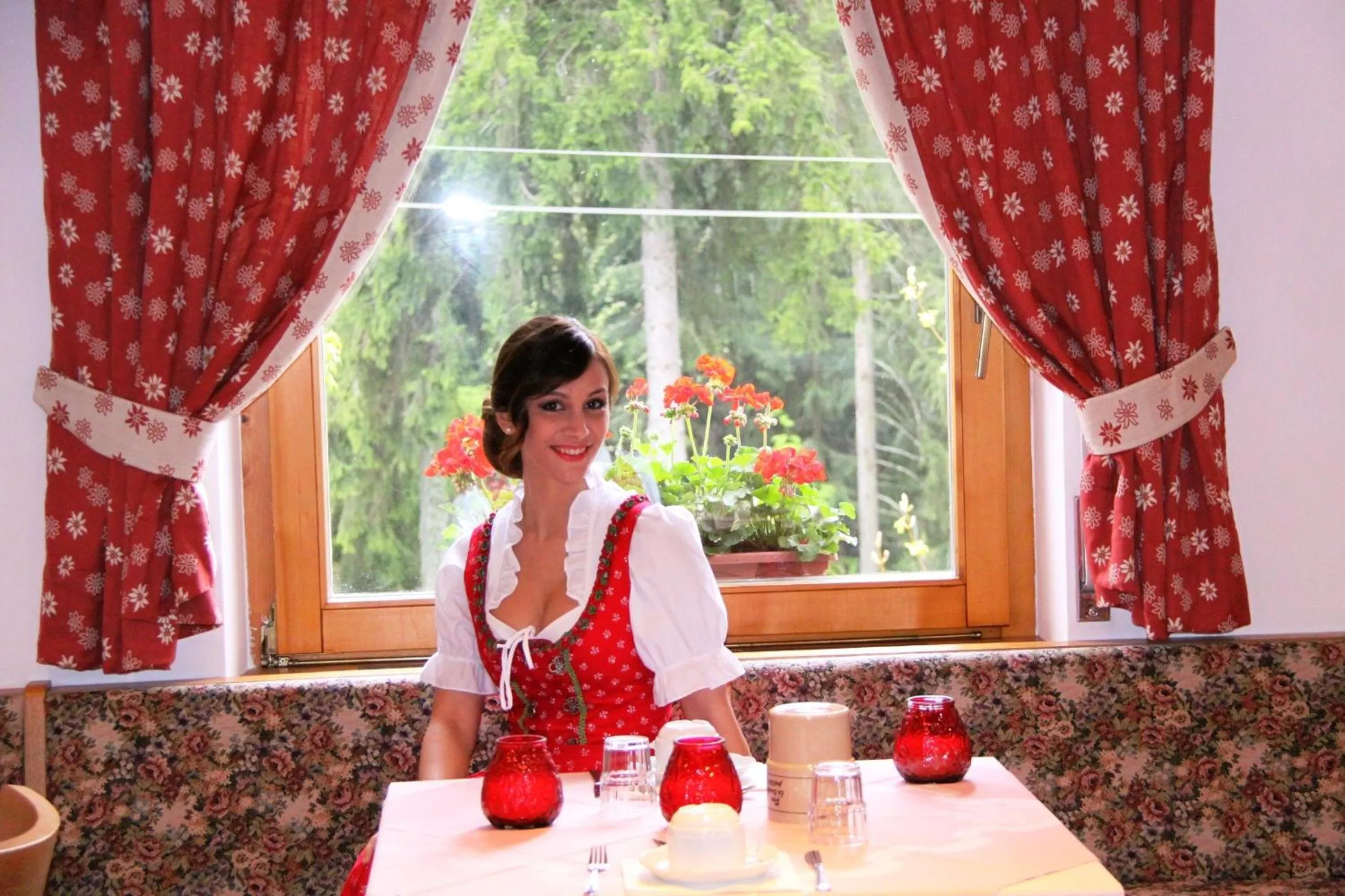 Restaurant/places to eat in Garni Biancaneve Ruffrè-Mendola