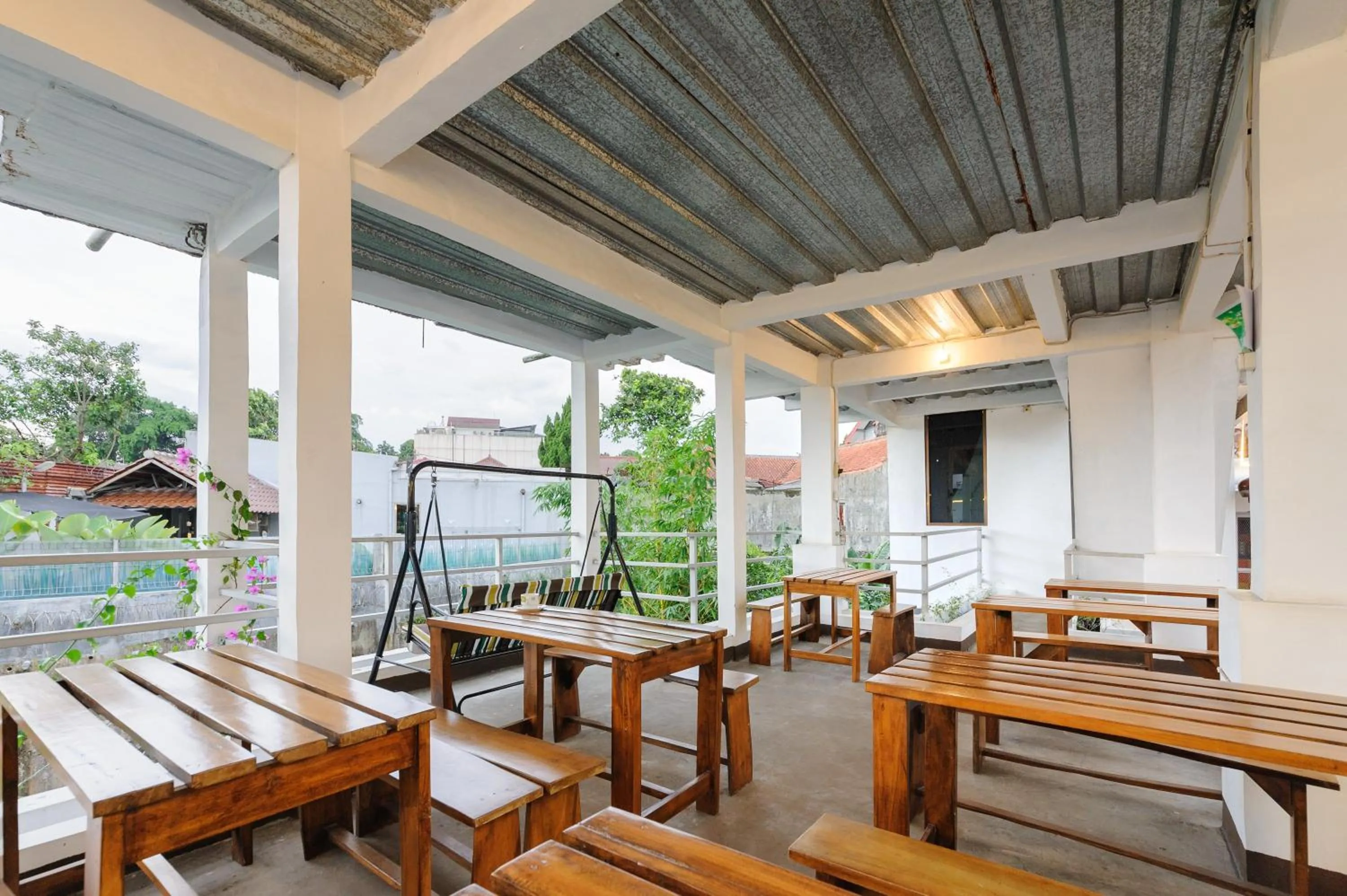 Seating area in RedDoorz Syariah near Taman Air Mancur Bogor