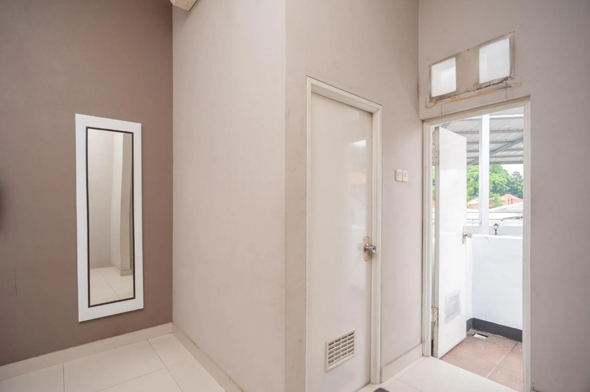 Bedroom, Bed in RedDoorz Syariah near Taman Air Mancur Bogor