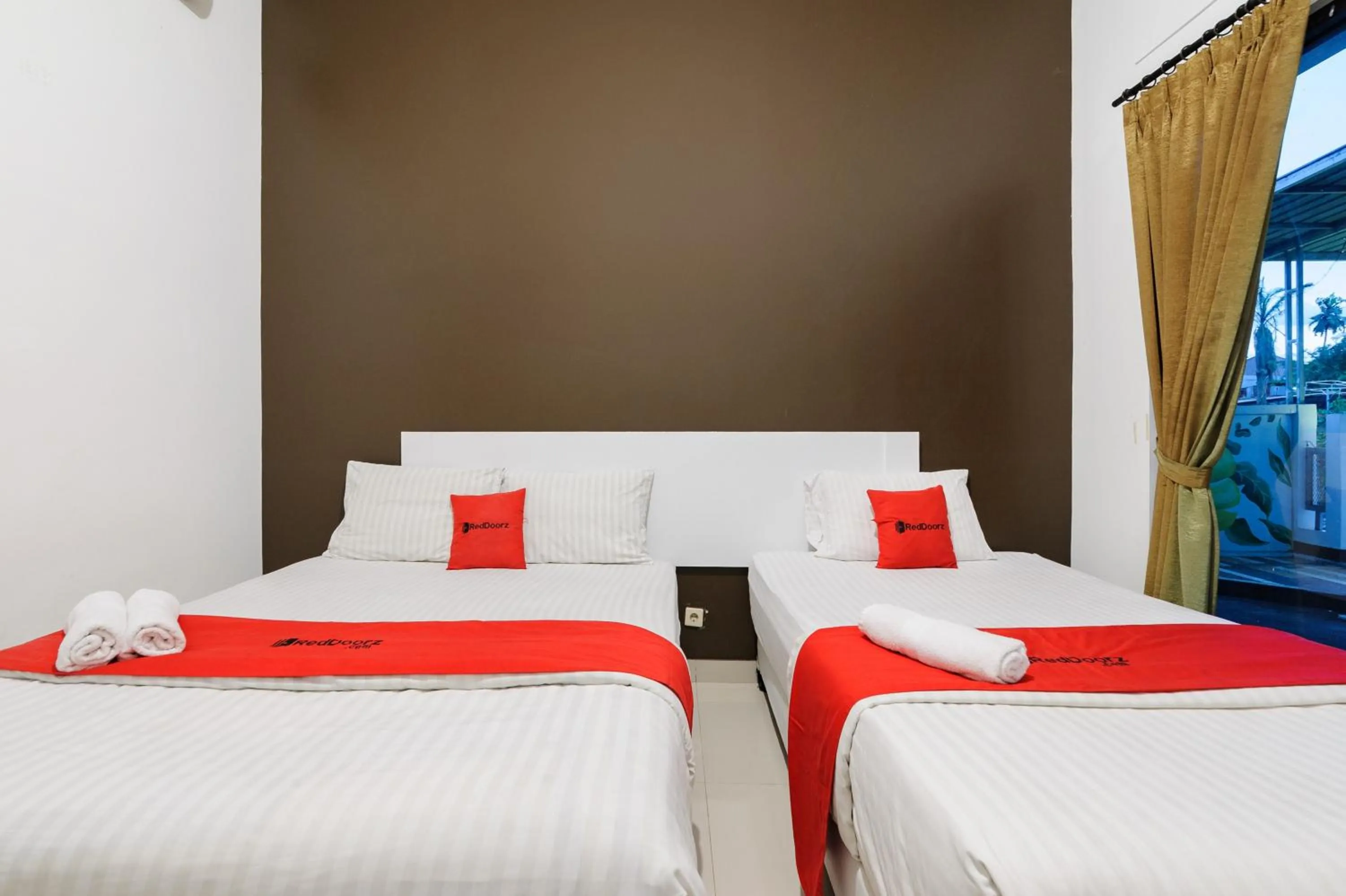 Bedroom, Bed in RedDoorz Syariah near Taman Air Mancur Bogor