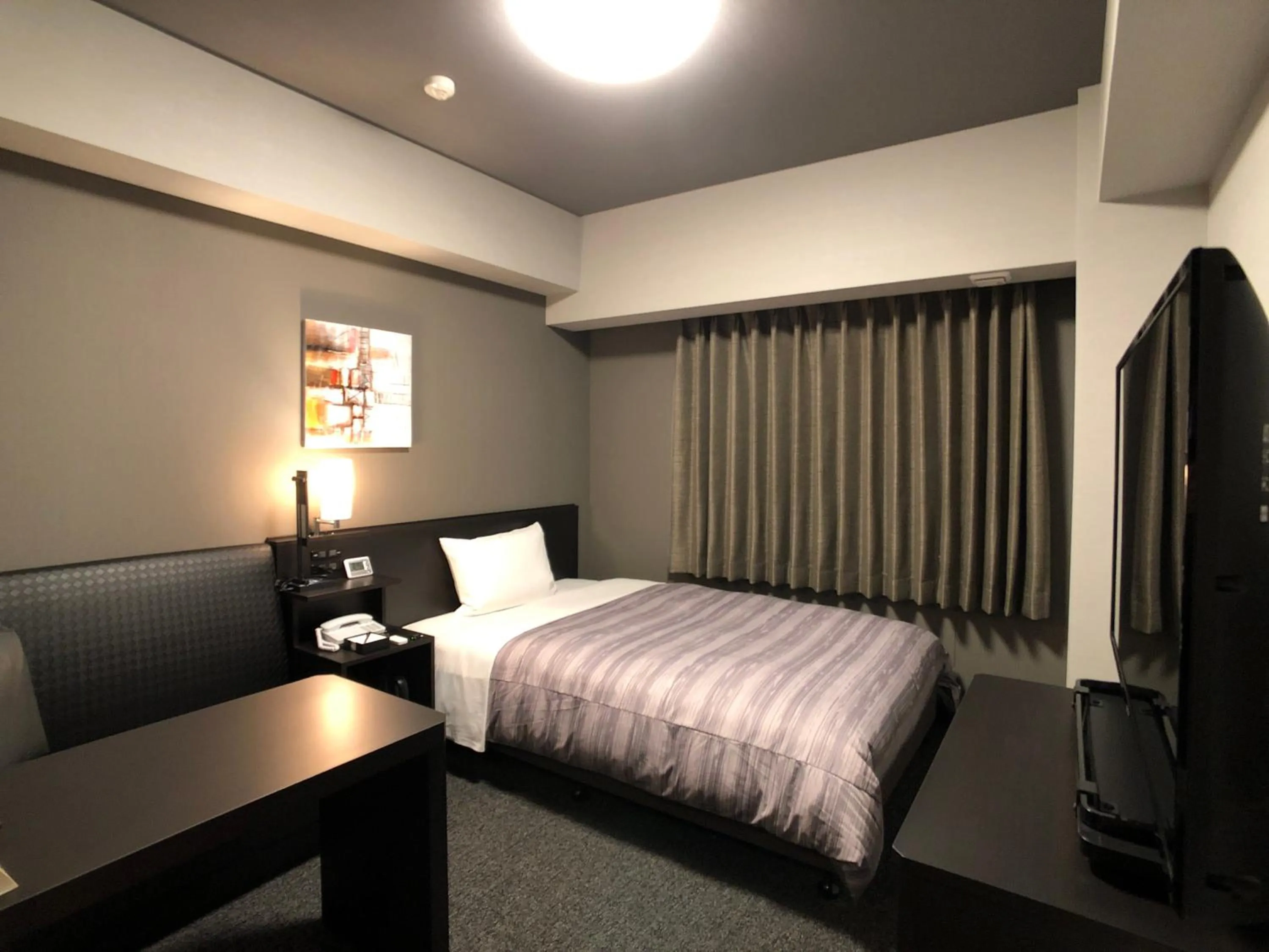 Photo of the whole room, Bed in Hotel Route-Inn Grand Ota Ekimae