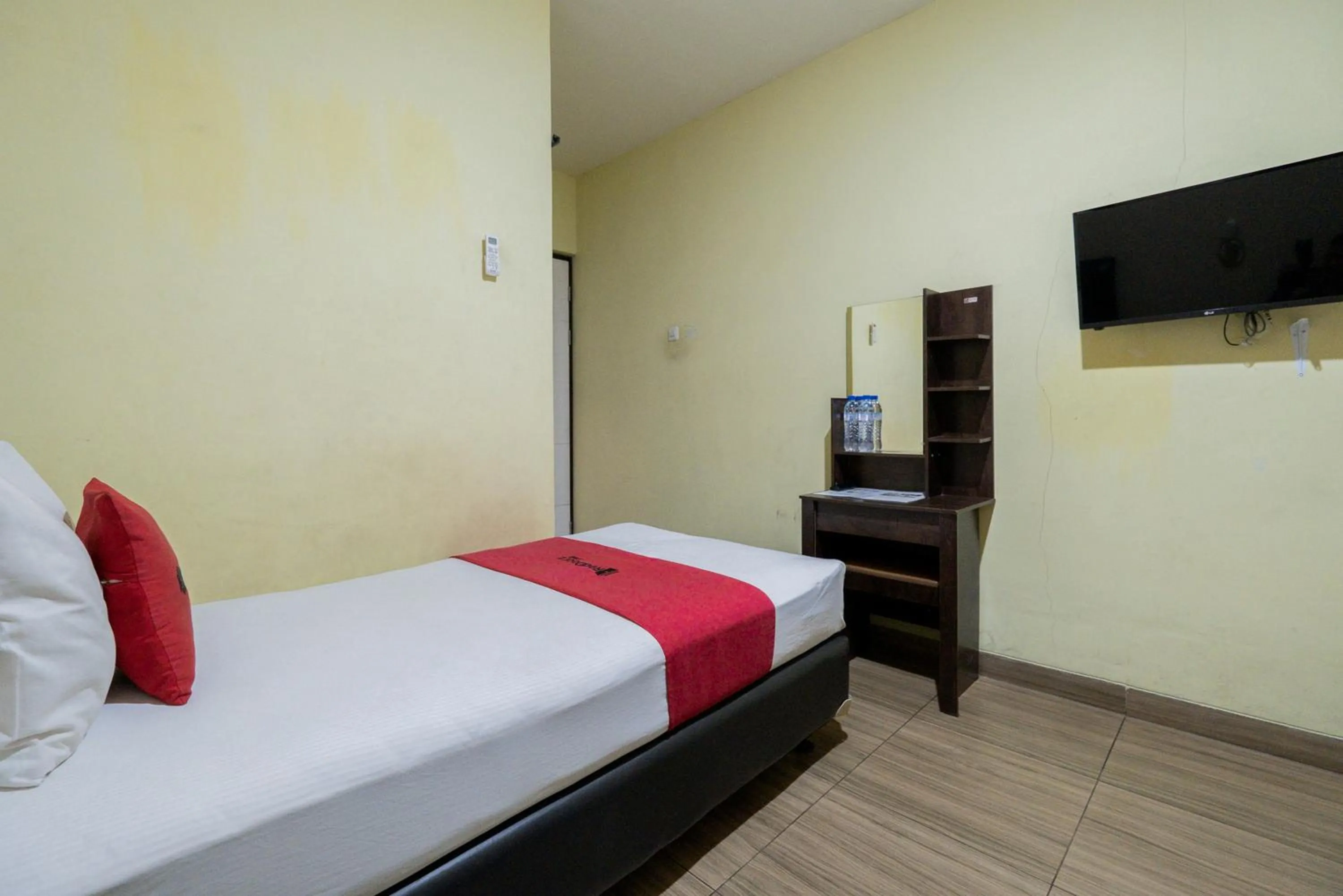 Bed in RedDoorz near Surabaya Town Square