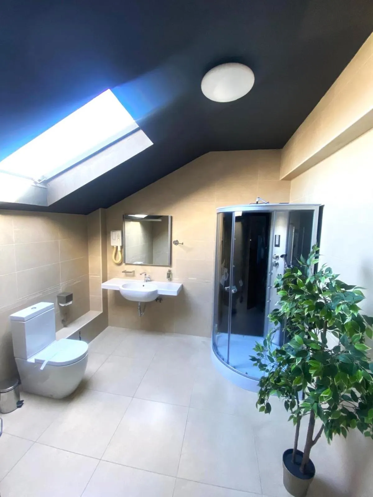 Shower in Alex&George Boutique Hotel