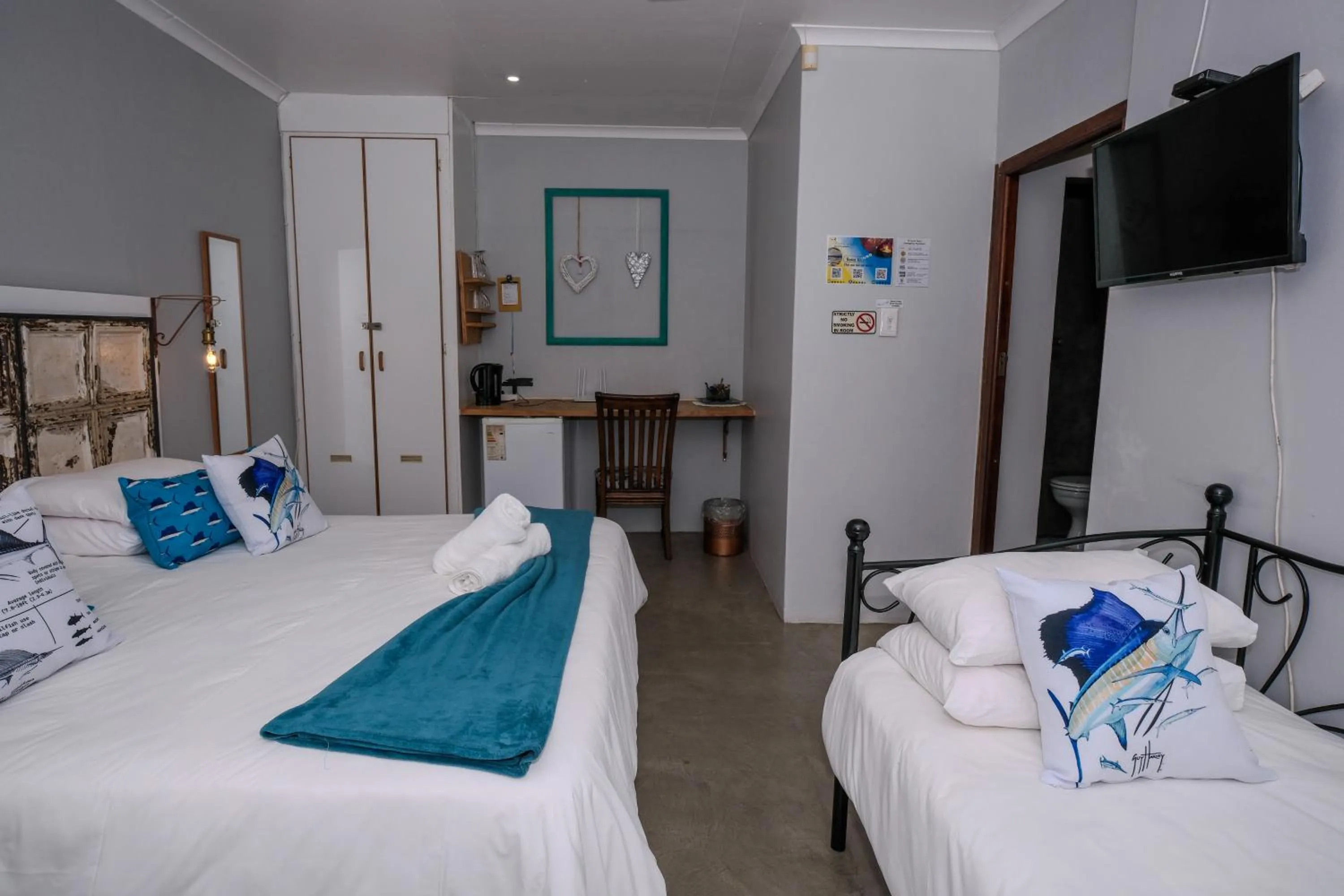 TV and multimedia, Bed in Marlin Lodge St Lucia