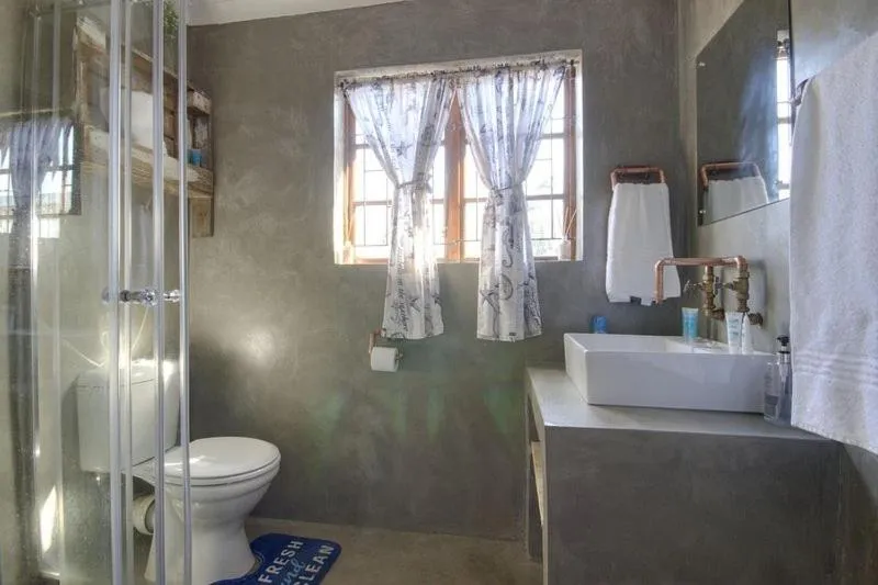 Shower in Marlin Lodge St Lucia