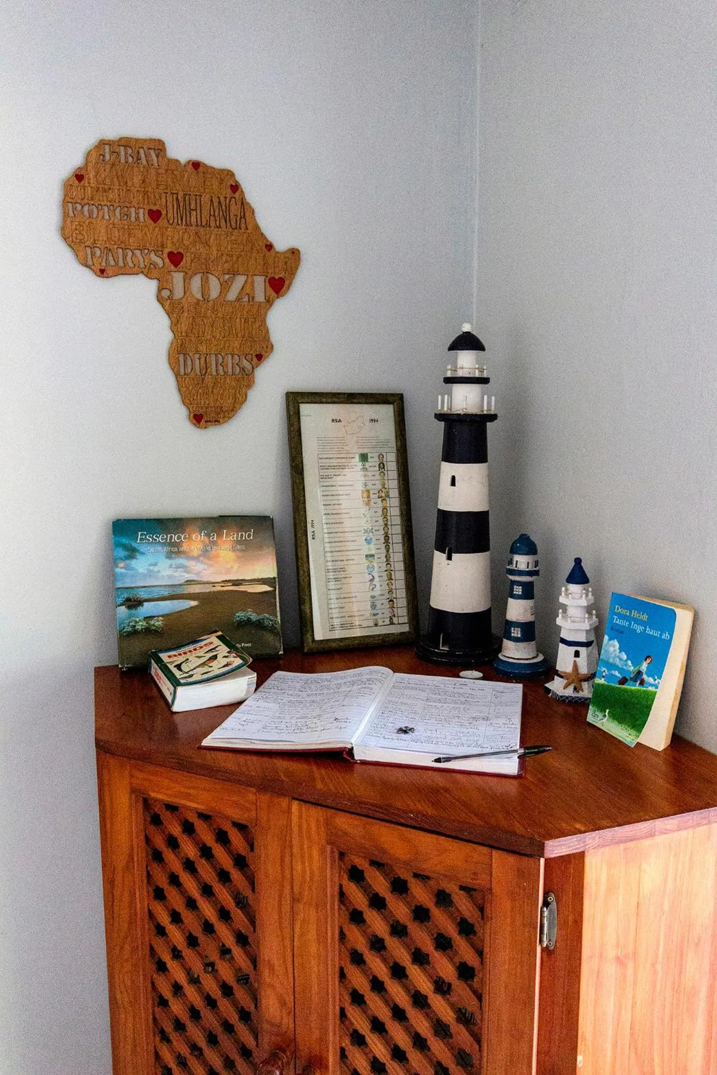 Communal lounge/ TV room in Marlin Lodge St Lucia