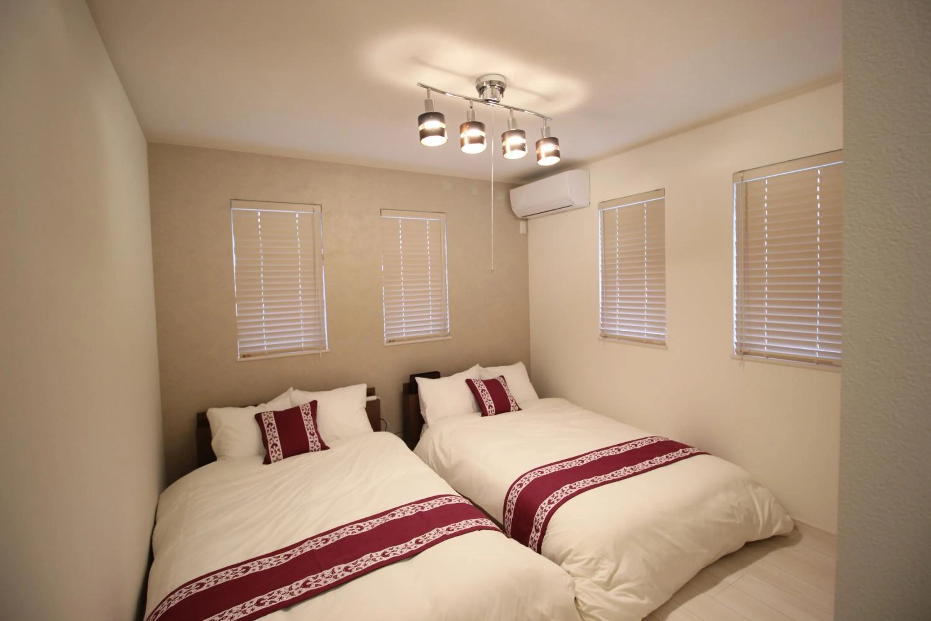 Bed in HOPE VILLA ONNASON