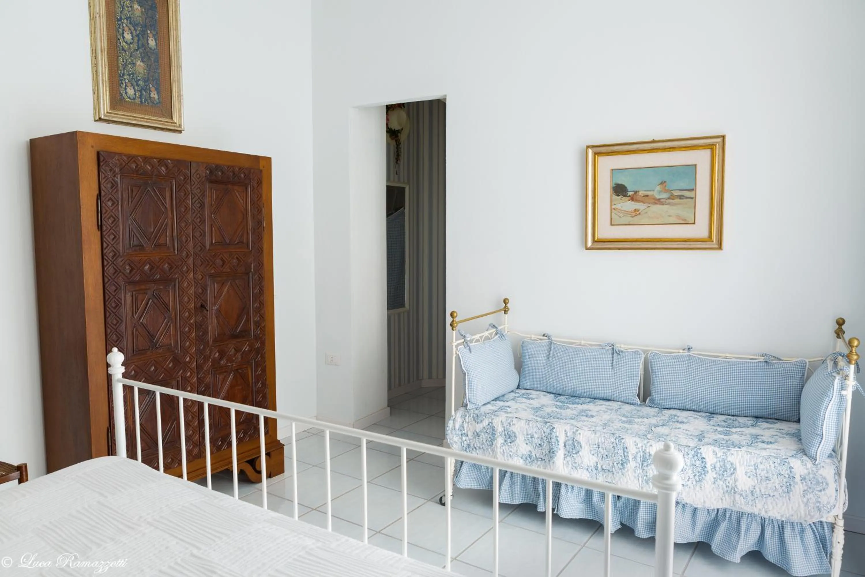 Photo of the whole room, Bed in Janna 'e Mare