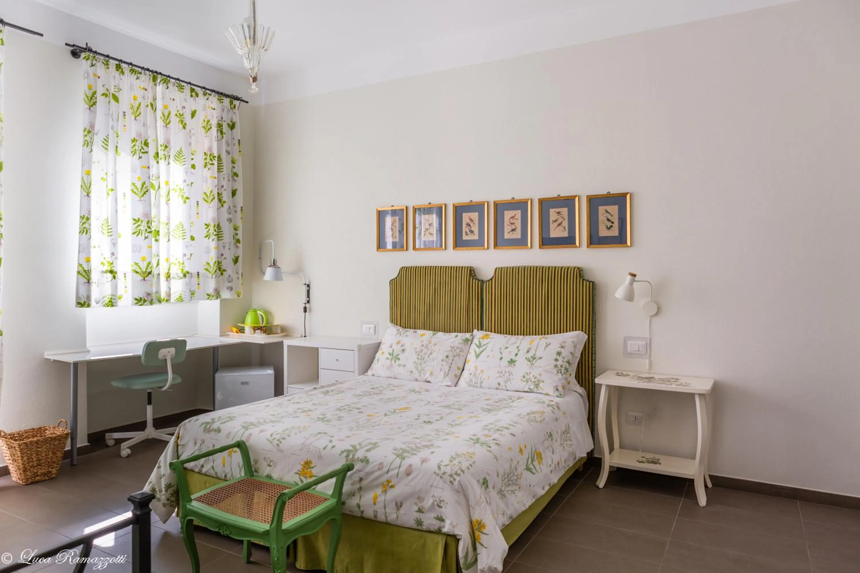 Photo of the whole room, Bed in Janna 'e Mare