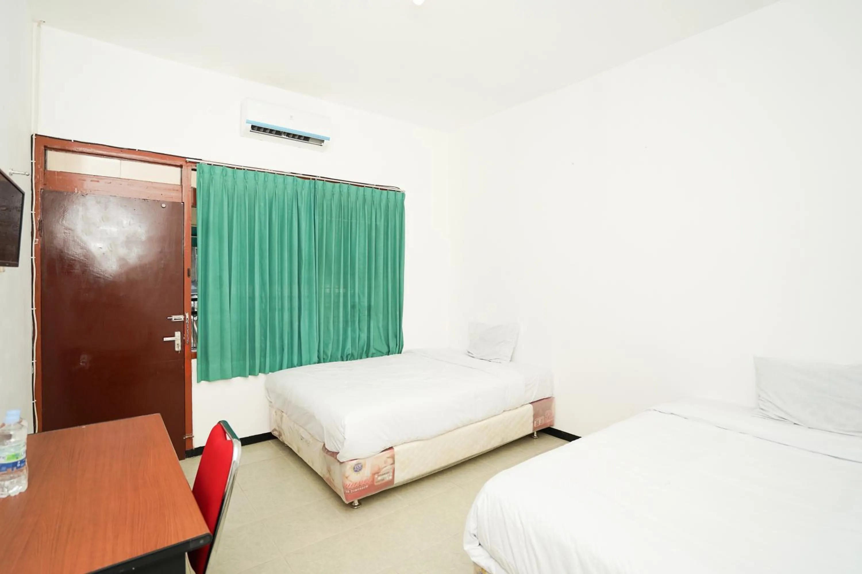Bedroom, Bed in Merapi Inn Syariah by ecommerceloka