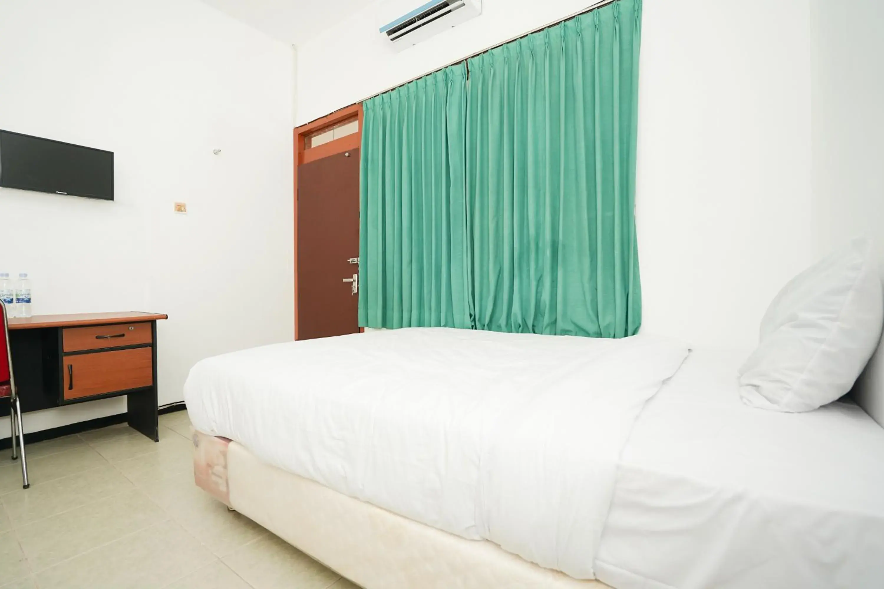 Standard Twin Room in Merapi Inn Syariah by ecommerceloka Standard Twin Room in Merapi Inn Syariah by ecommerceloka