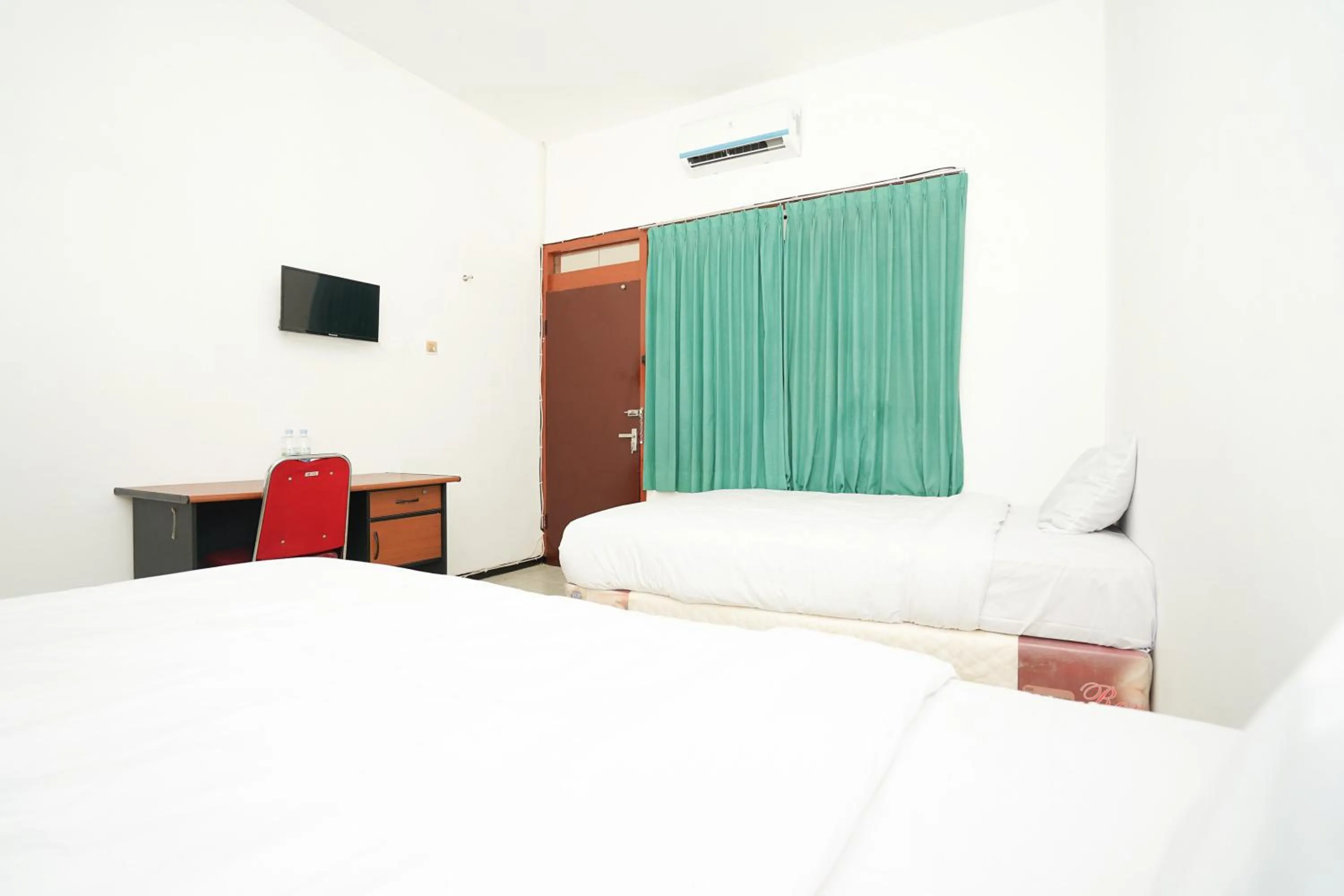 Bedroom, Bed in Merapi Inn Syariah by ecommerceloka