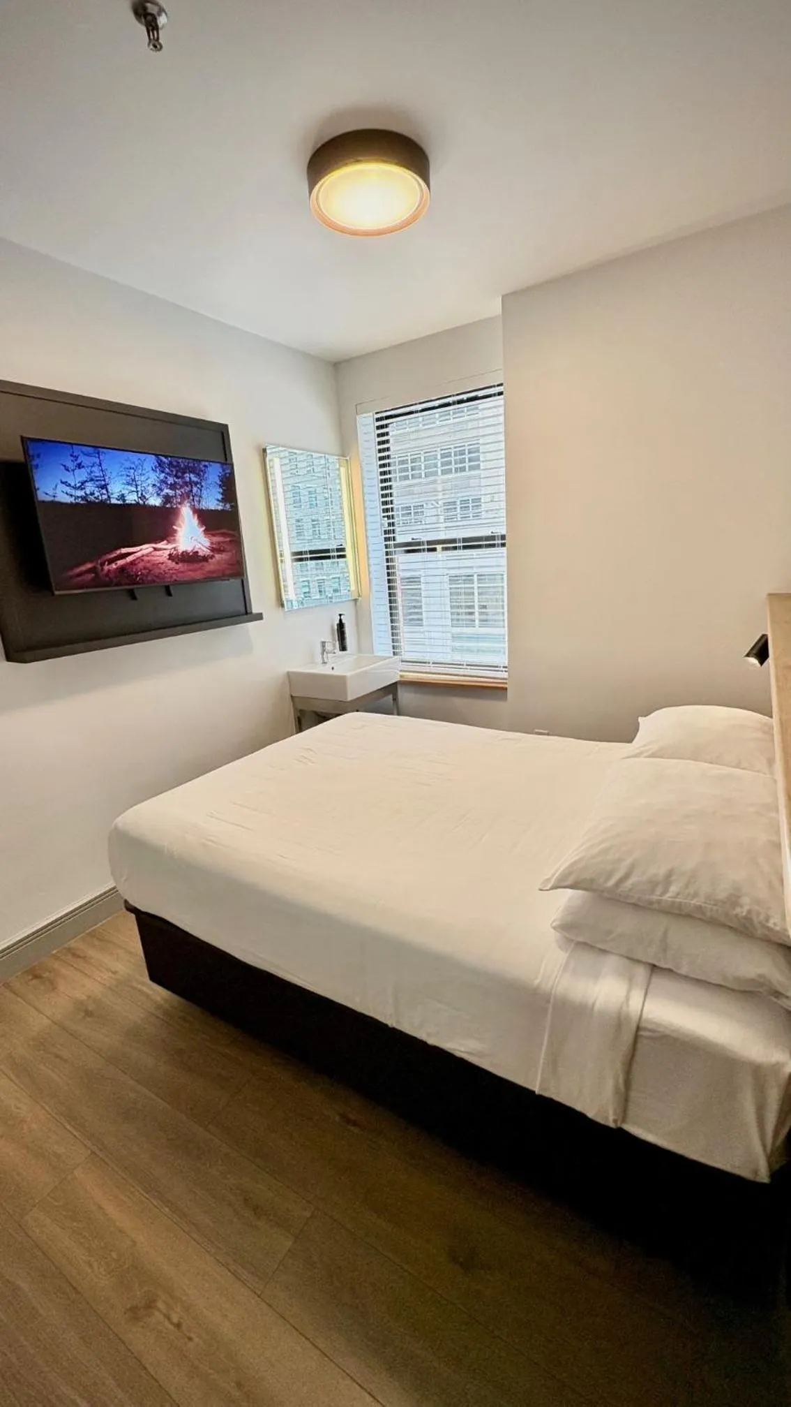 Bed in Americana Inn