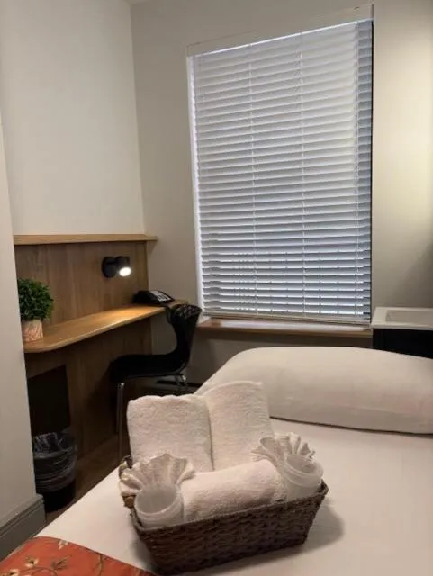 Bed in Americana Inn