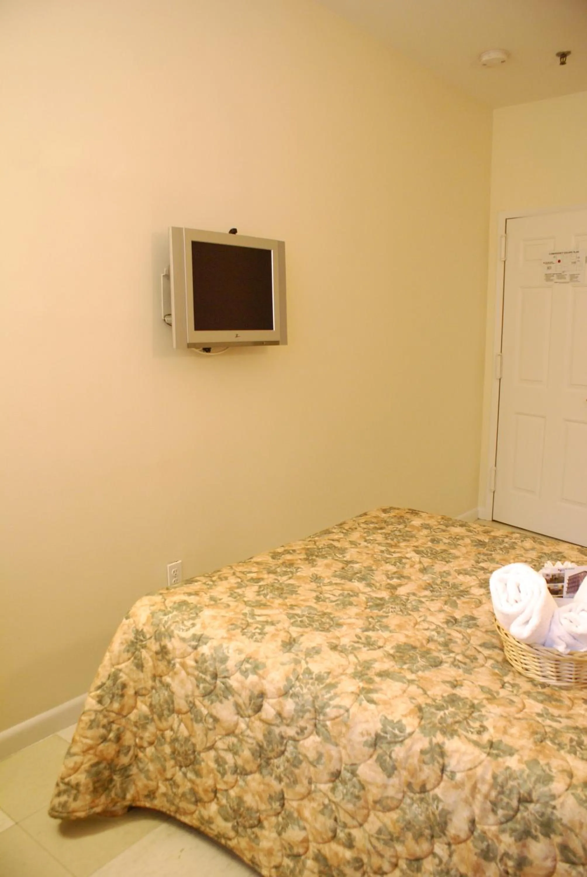 Bed in Americana Inn