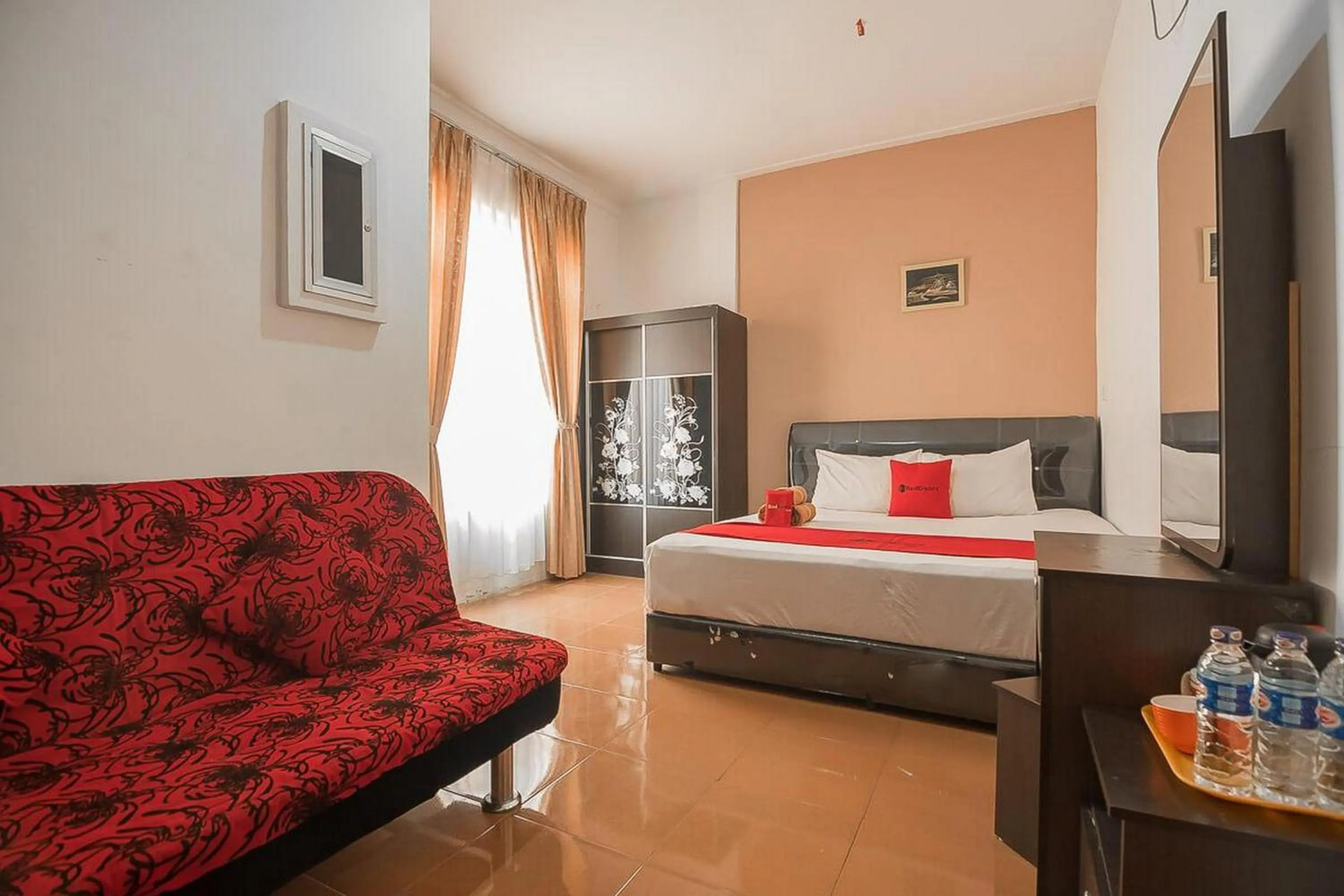 Bedroom, Bed in RedDoorz @ Batam Center 2