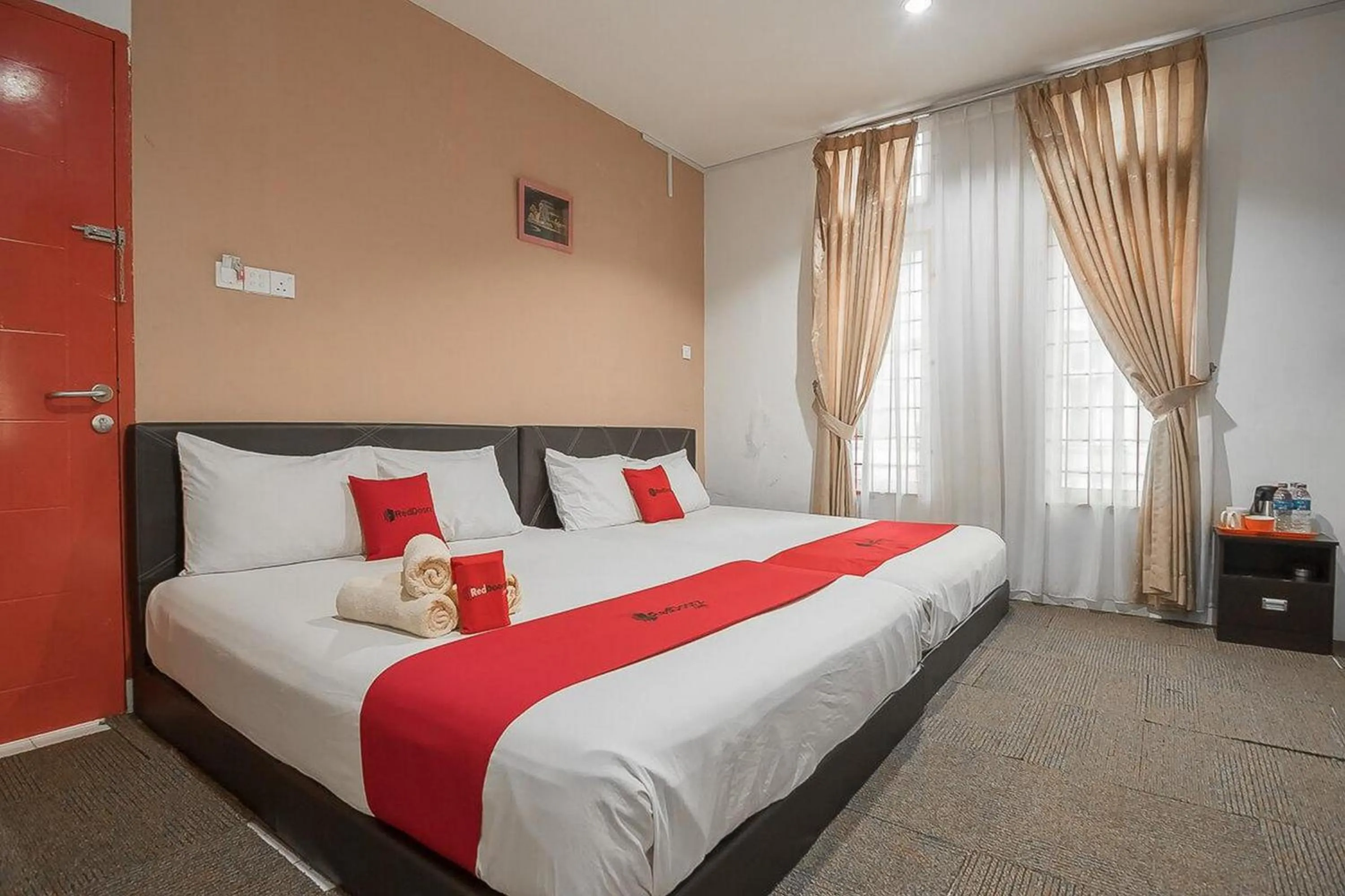 Bedroom, Bed in RedDoorz @ Batam Center 2