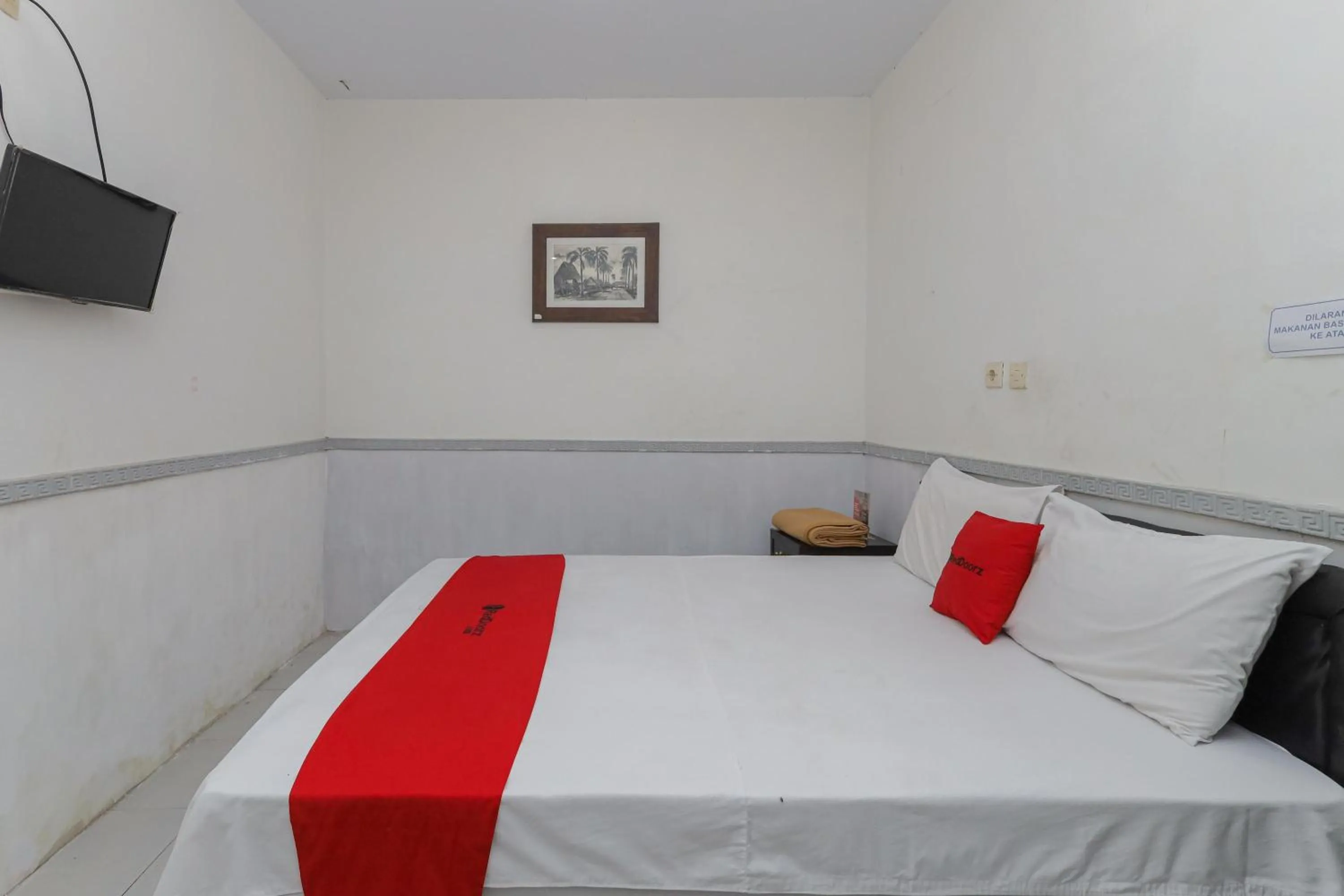 Bedroom, Bed in RedDoorz near Stasiun Malang Kota Lama 2