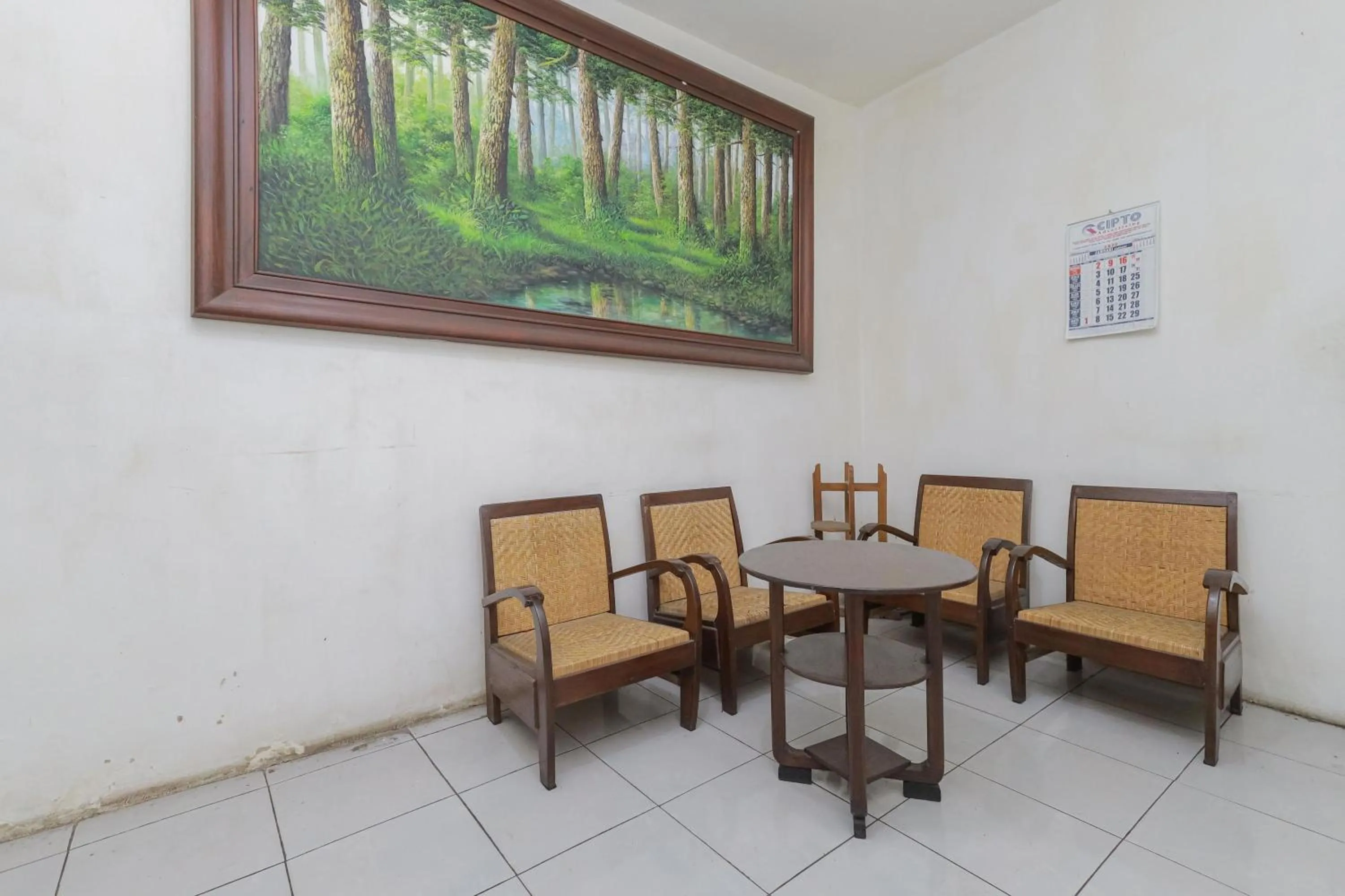 Living room in RedDoorz near Stasiun Malang Kota Lama 2