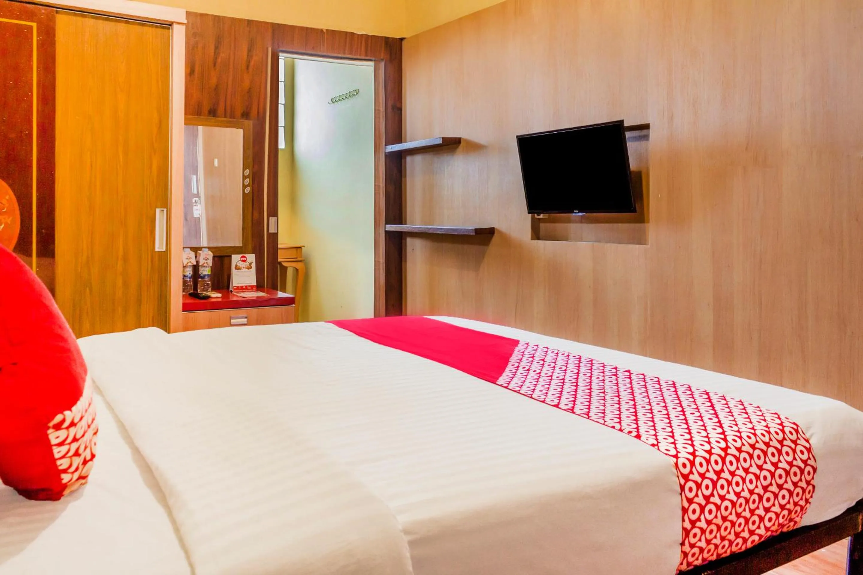 Bedroom, TV/Entertainment Center in OYO 789 Pelangi Residence