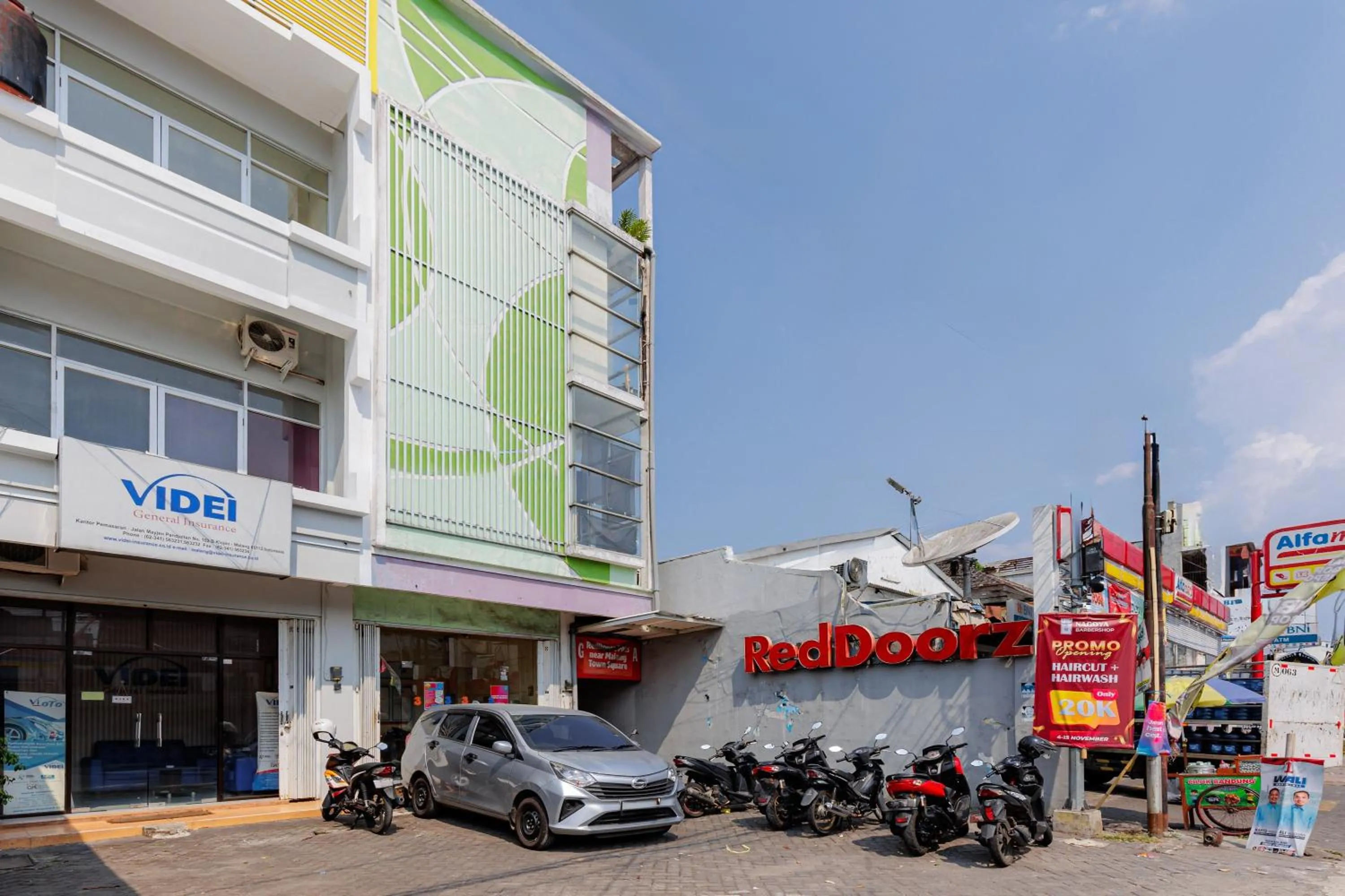 Facade/entrance in RedDoorz Plus near Malang Town Square
