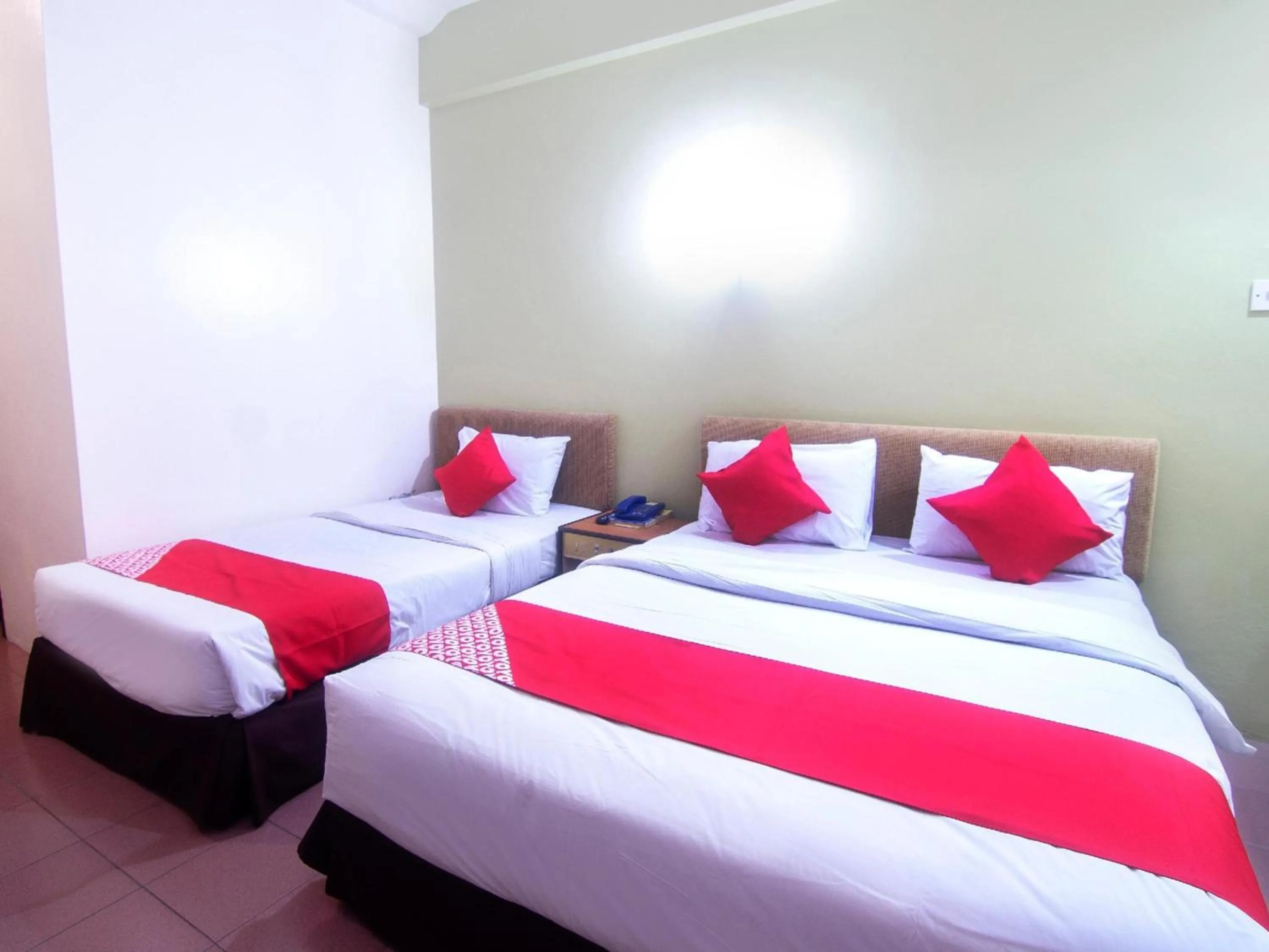 Photo of the whole room, Bed in Hotel O Hua Kuok Inn