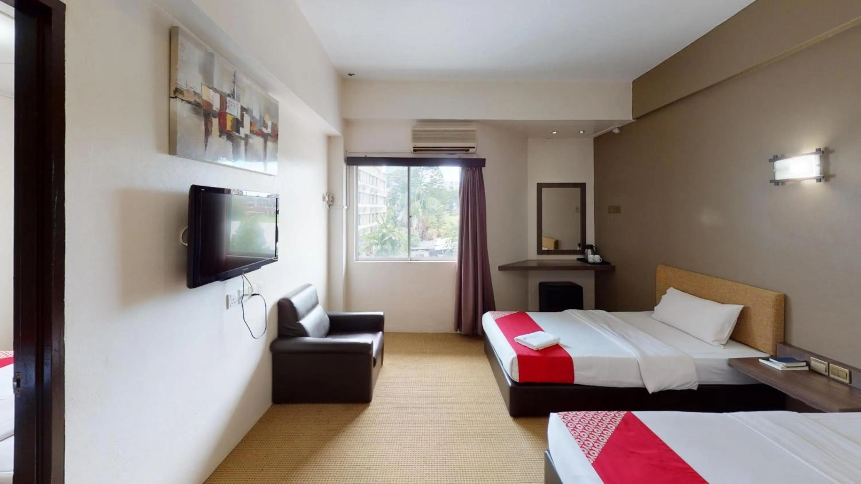 Photo of the whole room, Bed in Hotel O Hua Kuok Inn