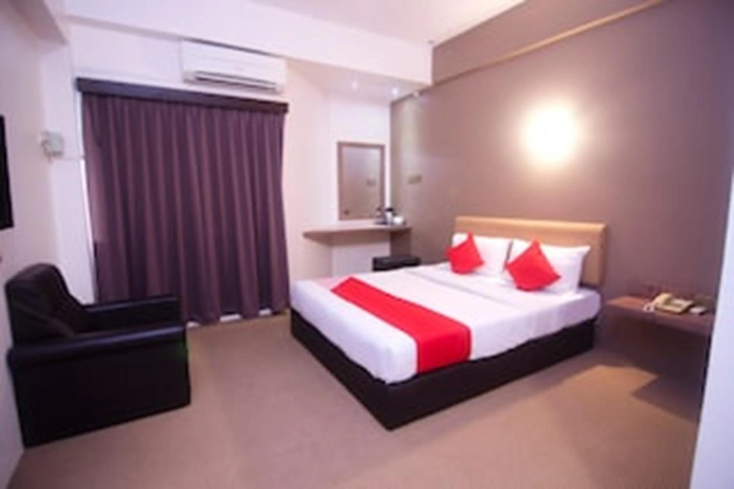 Photo of the whole room, Bed in Hotel O Hua Kuok Inn