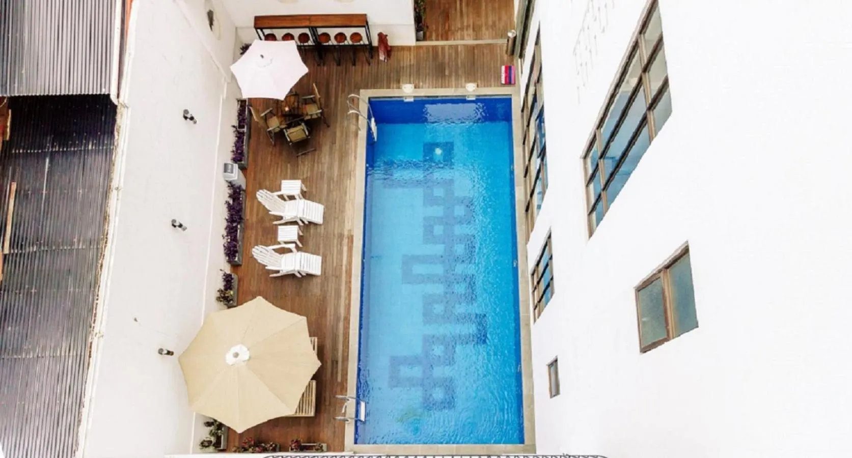 Swimming pool in Urbanest Inn House Slipi