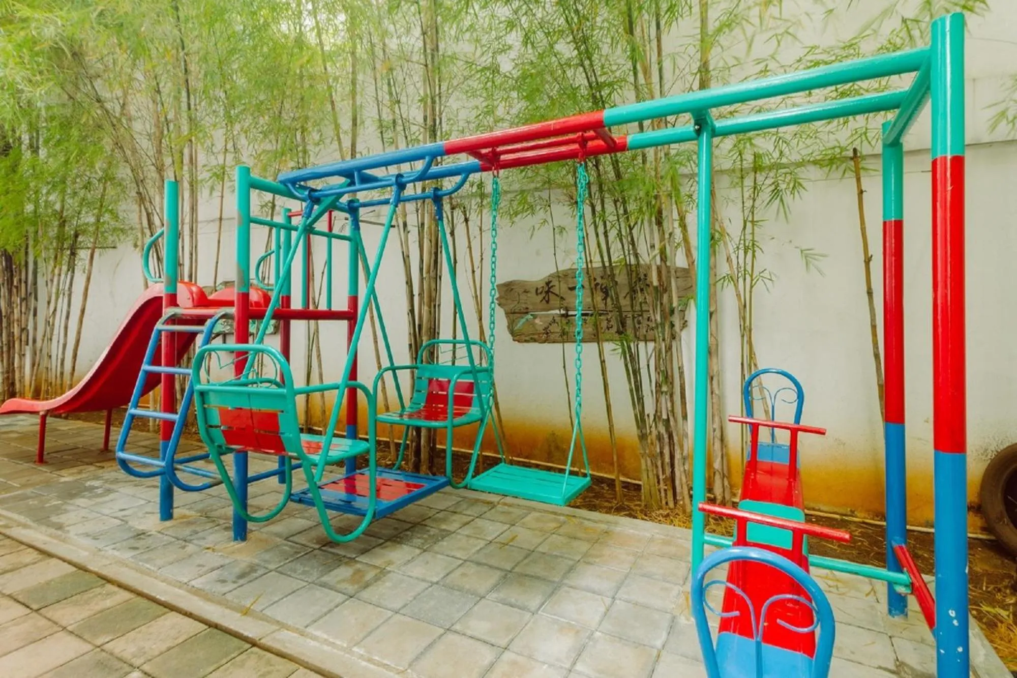 Children play ground in Urbanest Inn House Slipi