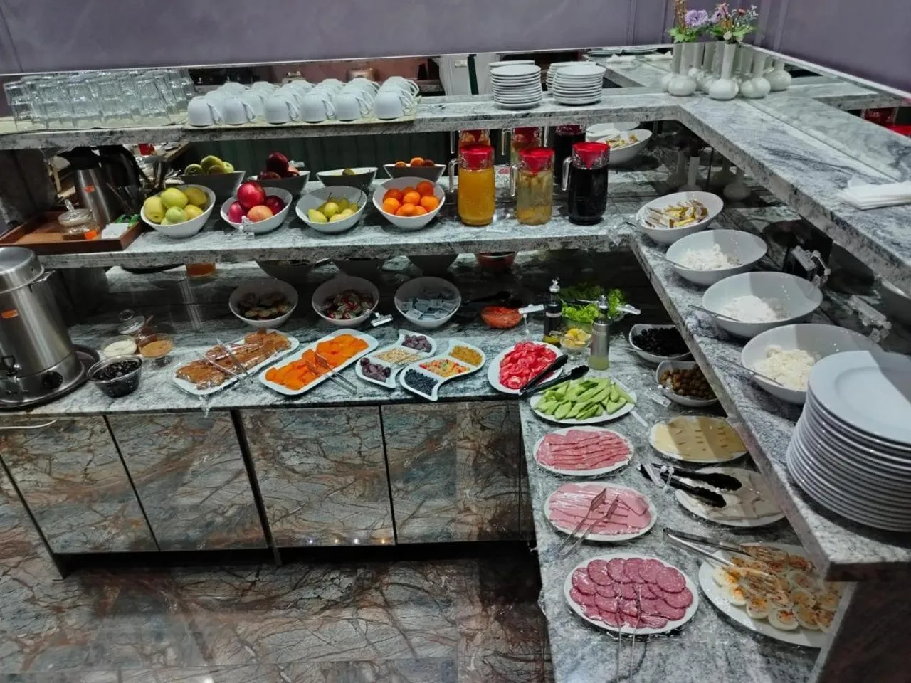 Restaurant/places to eat in Home Suites Baku-Halal Hotel