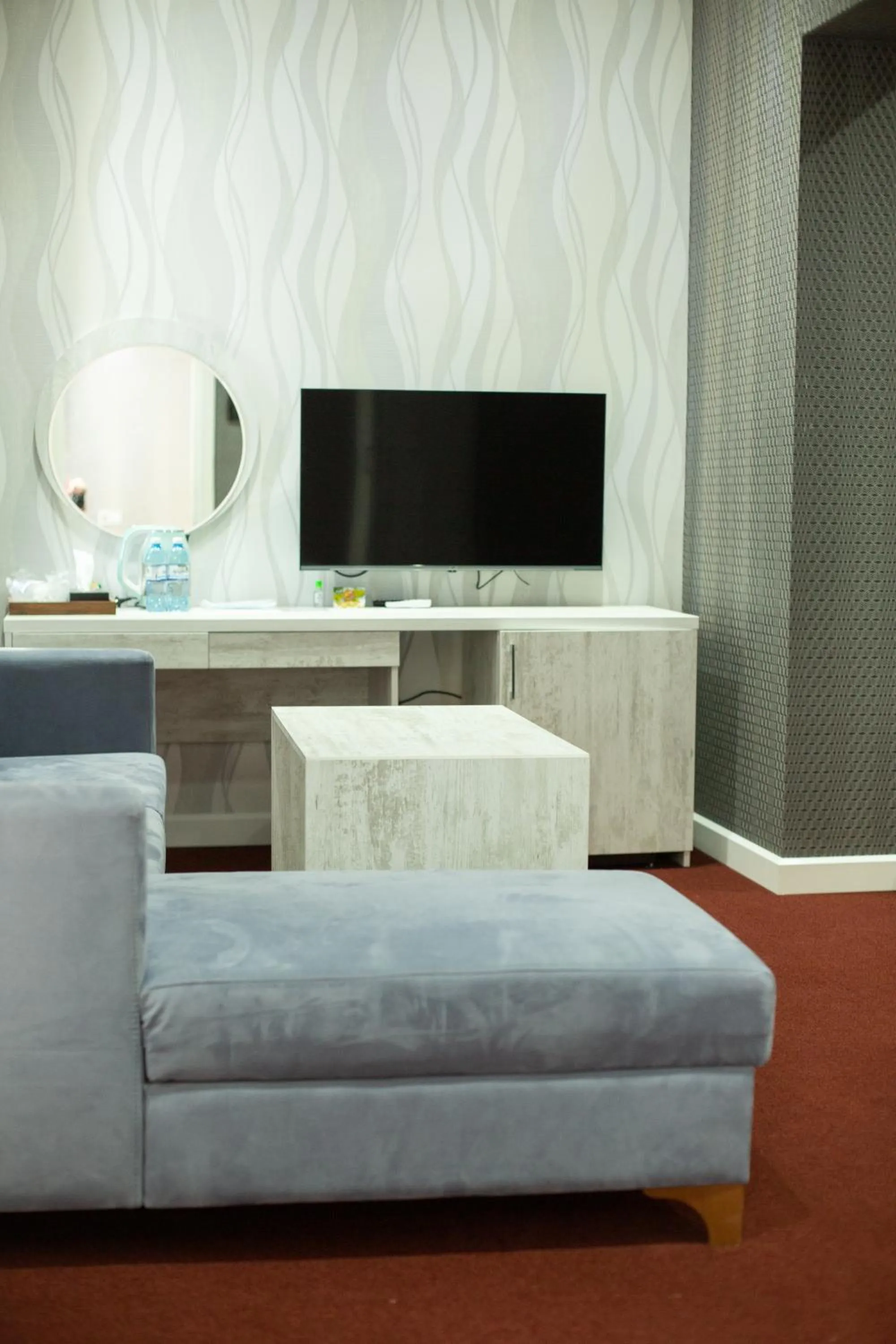 Communal lounge/ TV room in Home Suites Baku-Halal Hotel