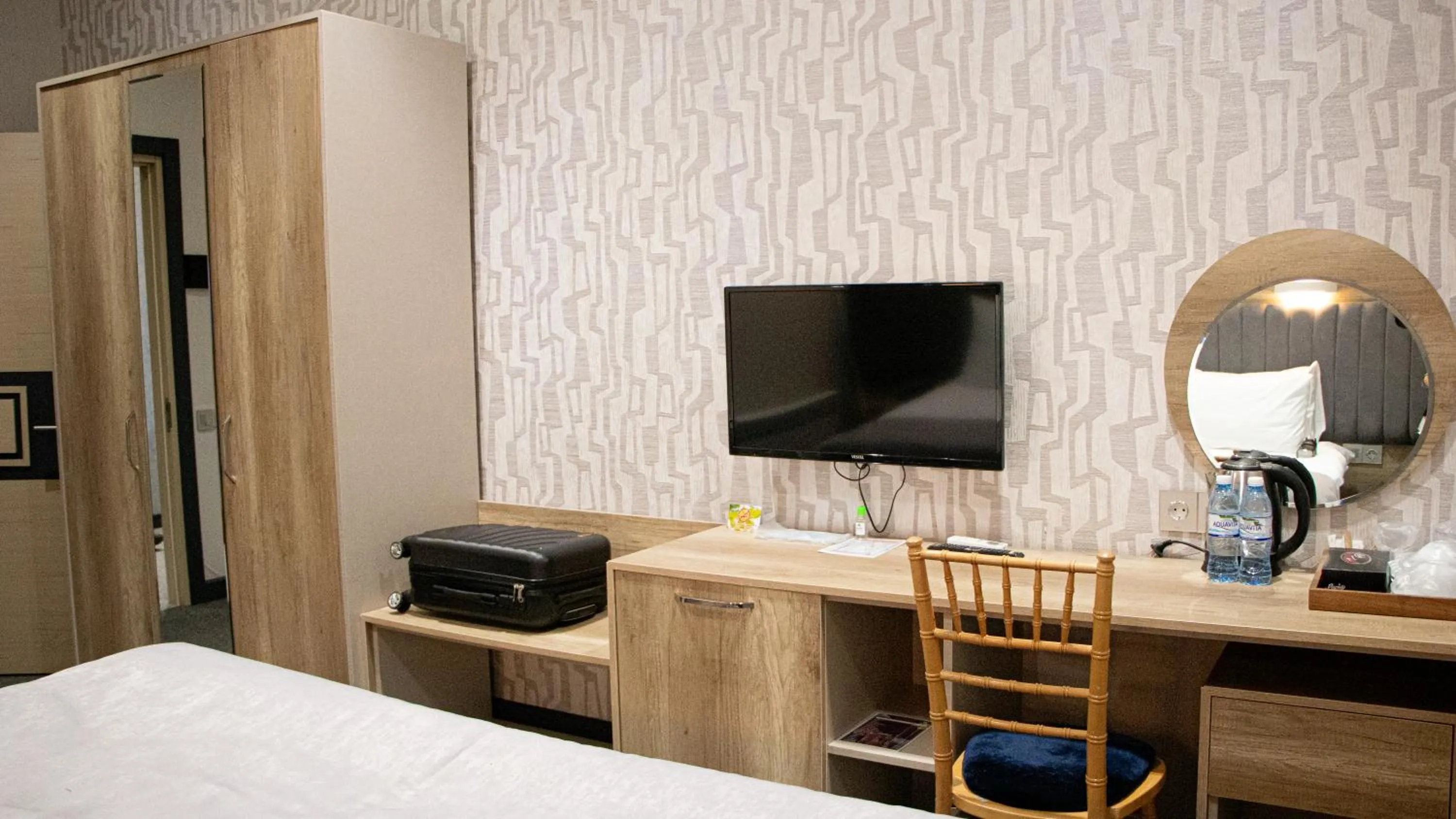 TV and multimedia in Home Suites Baku-Halal Hotel