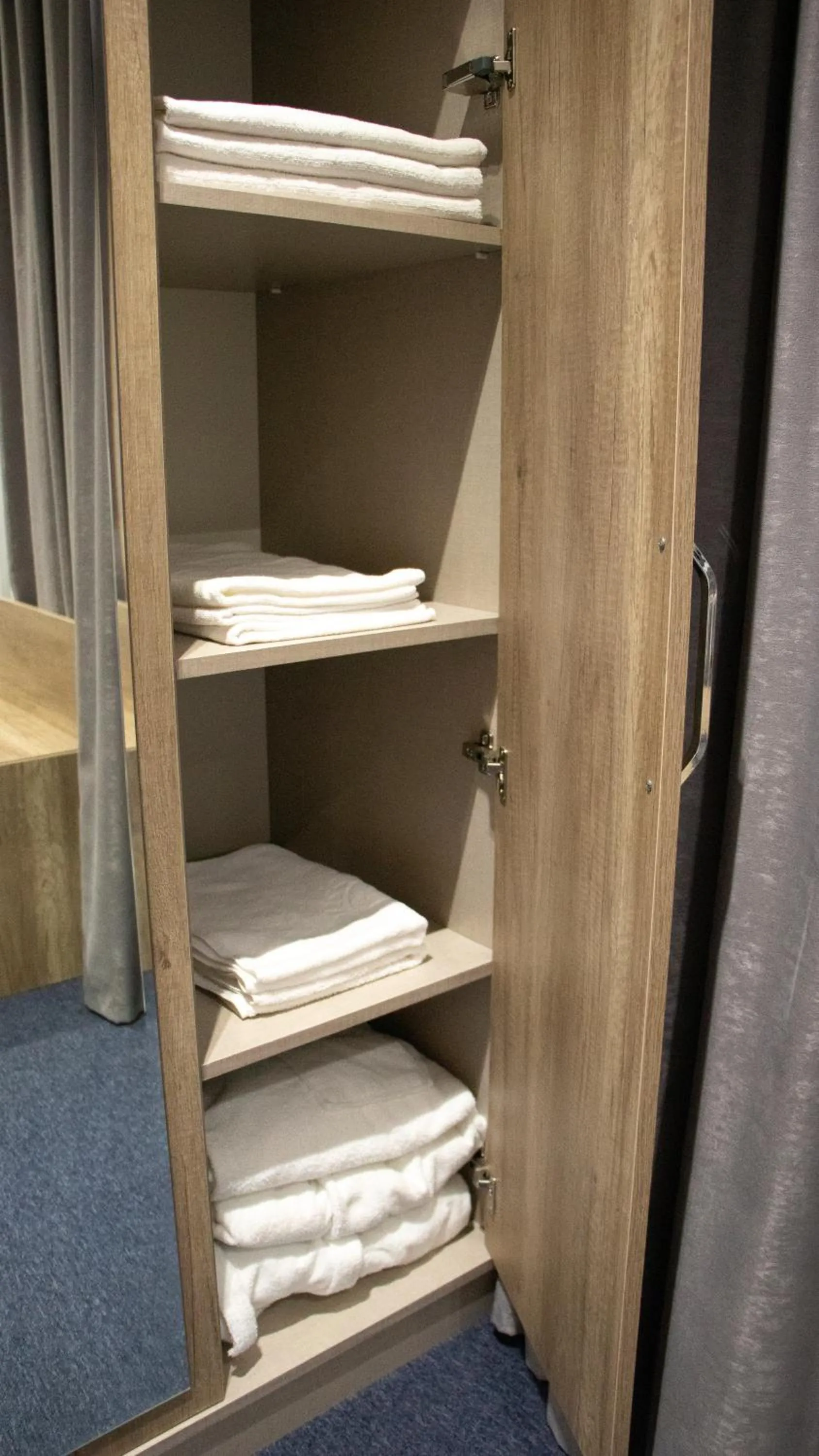 wardrobe in Home Suites Baku-Halal Hotel