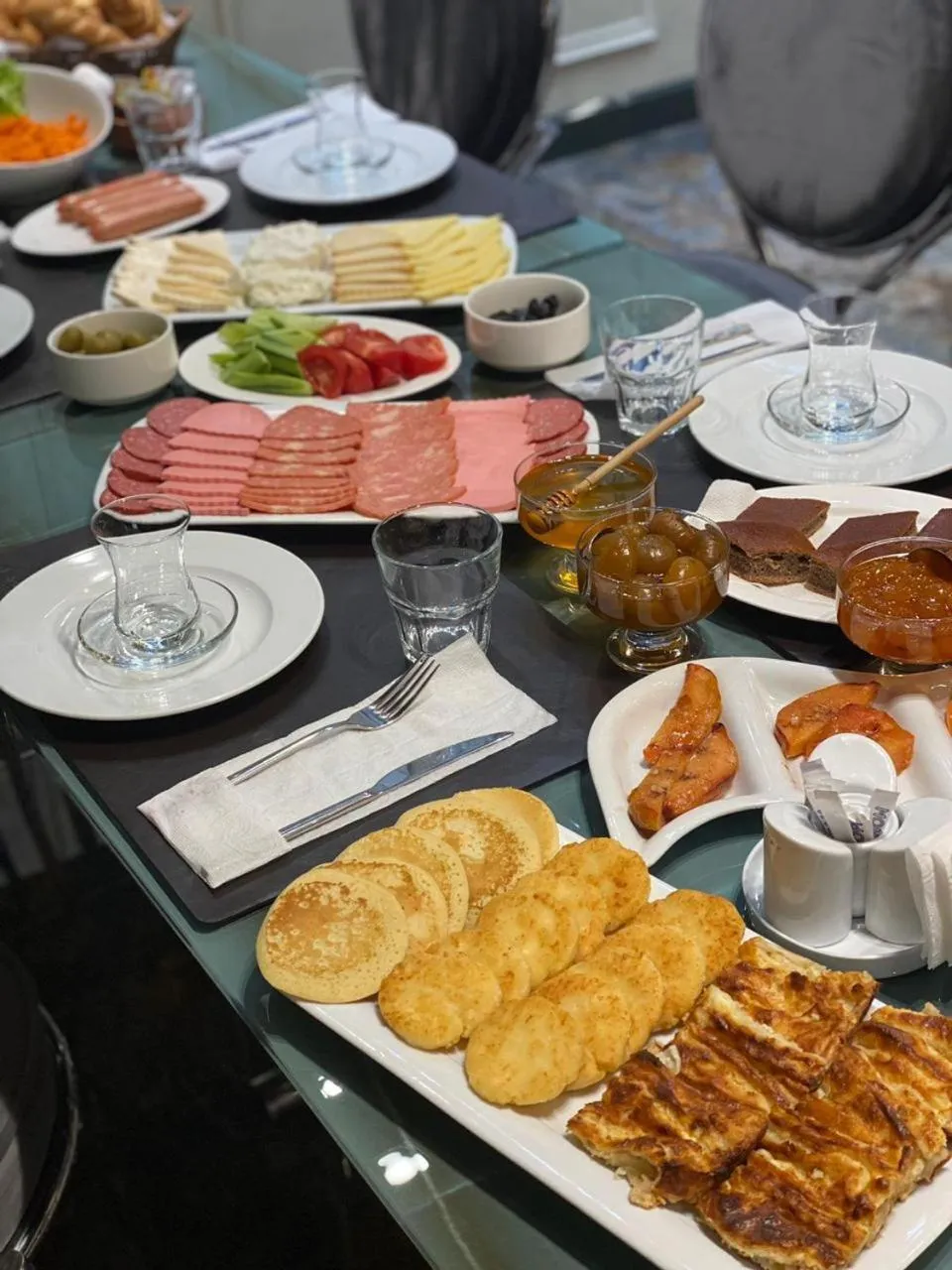 Restaurant/places to eat in Home Suites Baku-Halal Hotel