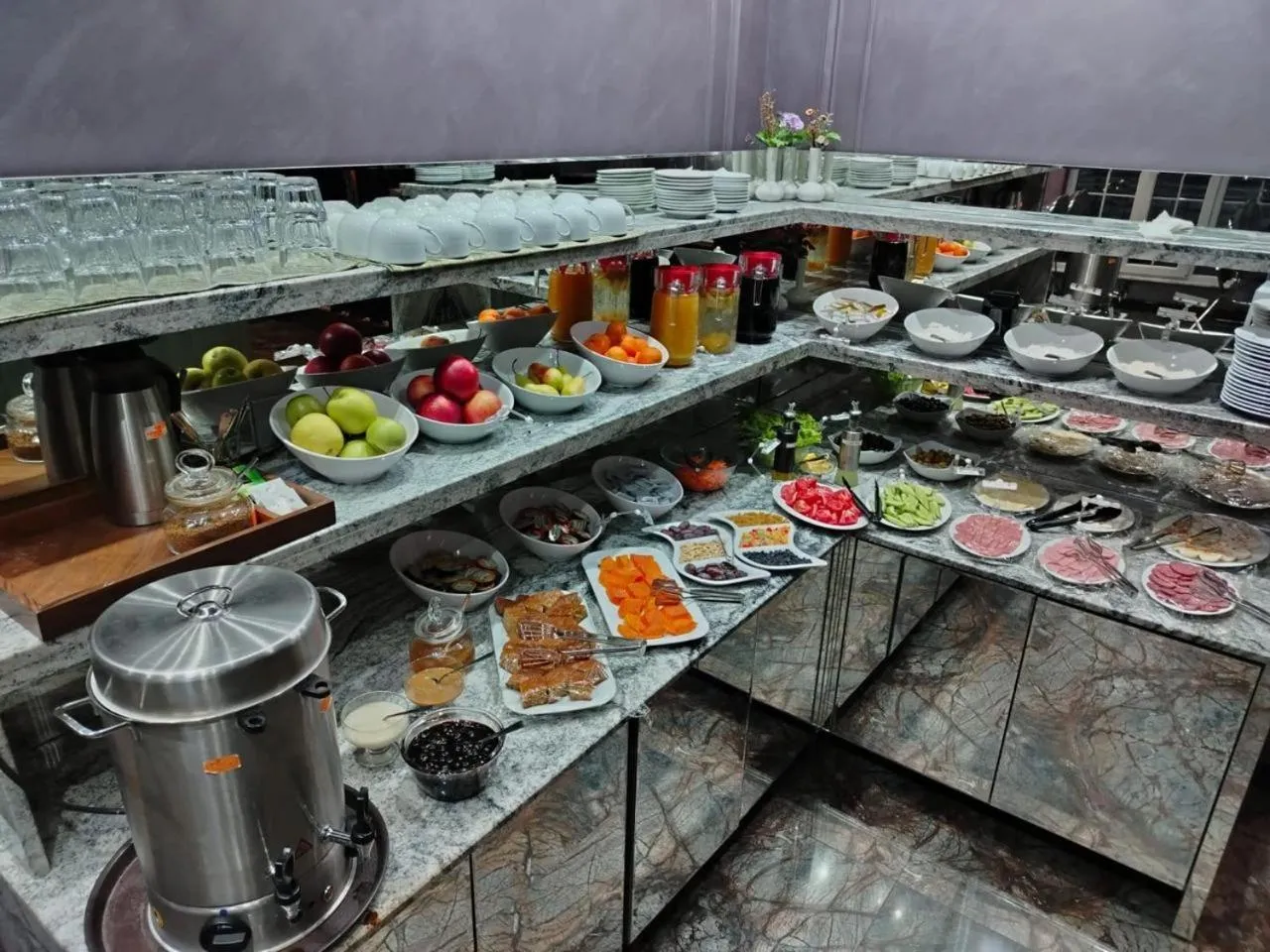 Restaurant/places to eat in Home Suites Baku-Halal Hotel