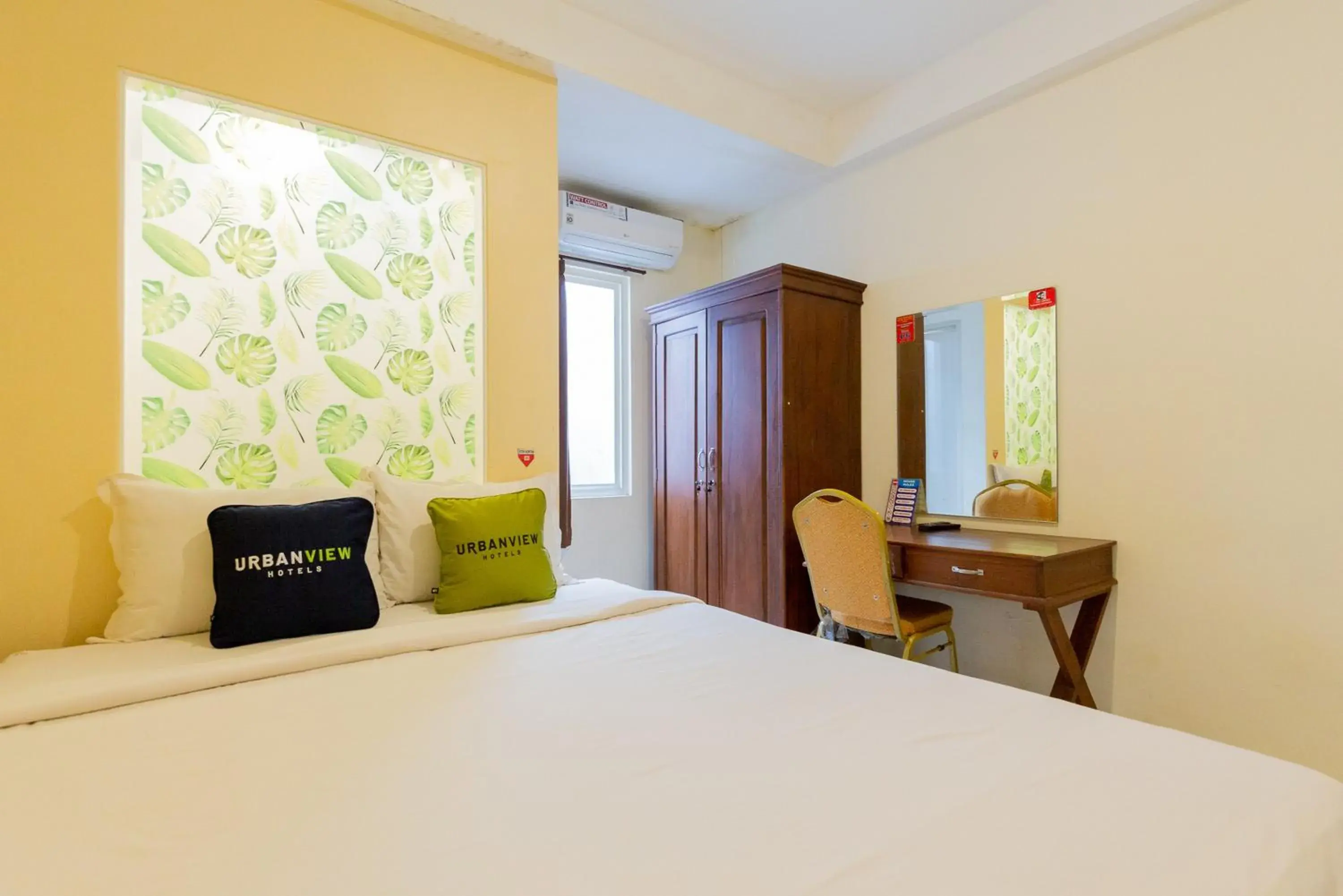 Superior Queen Room in Urbanview Erga Family Residence Syariah Surabaya by RedDoorz Superior Queen Room in Urbanview Erga Family Residence Syariah Surabaya by RedDoorz