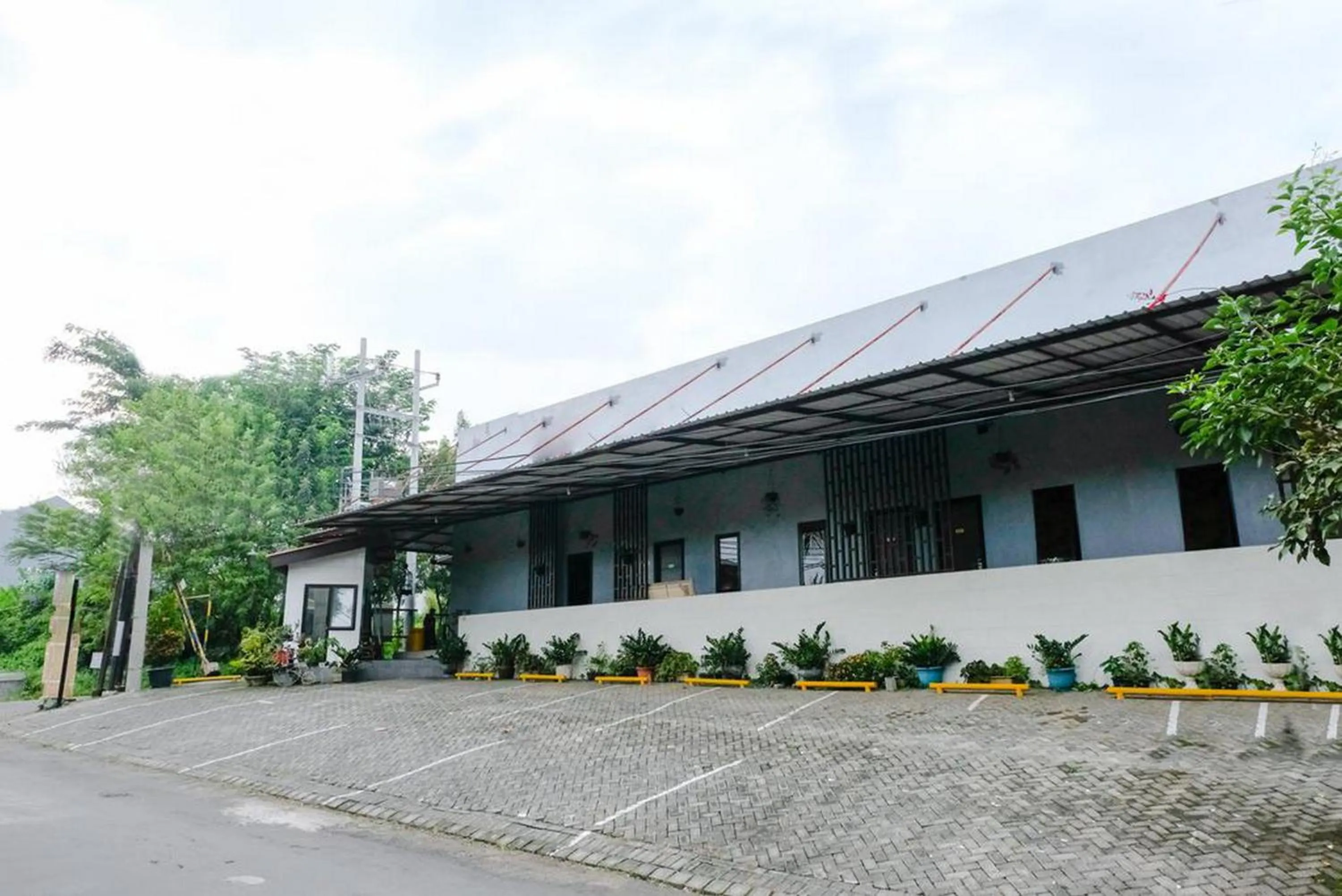 Property logo or sign in RedDoorz @ Bukit Dieng 2