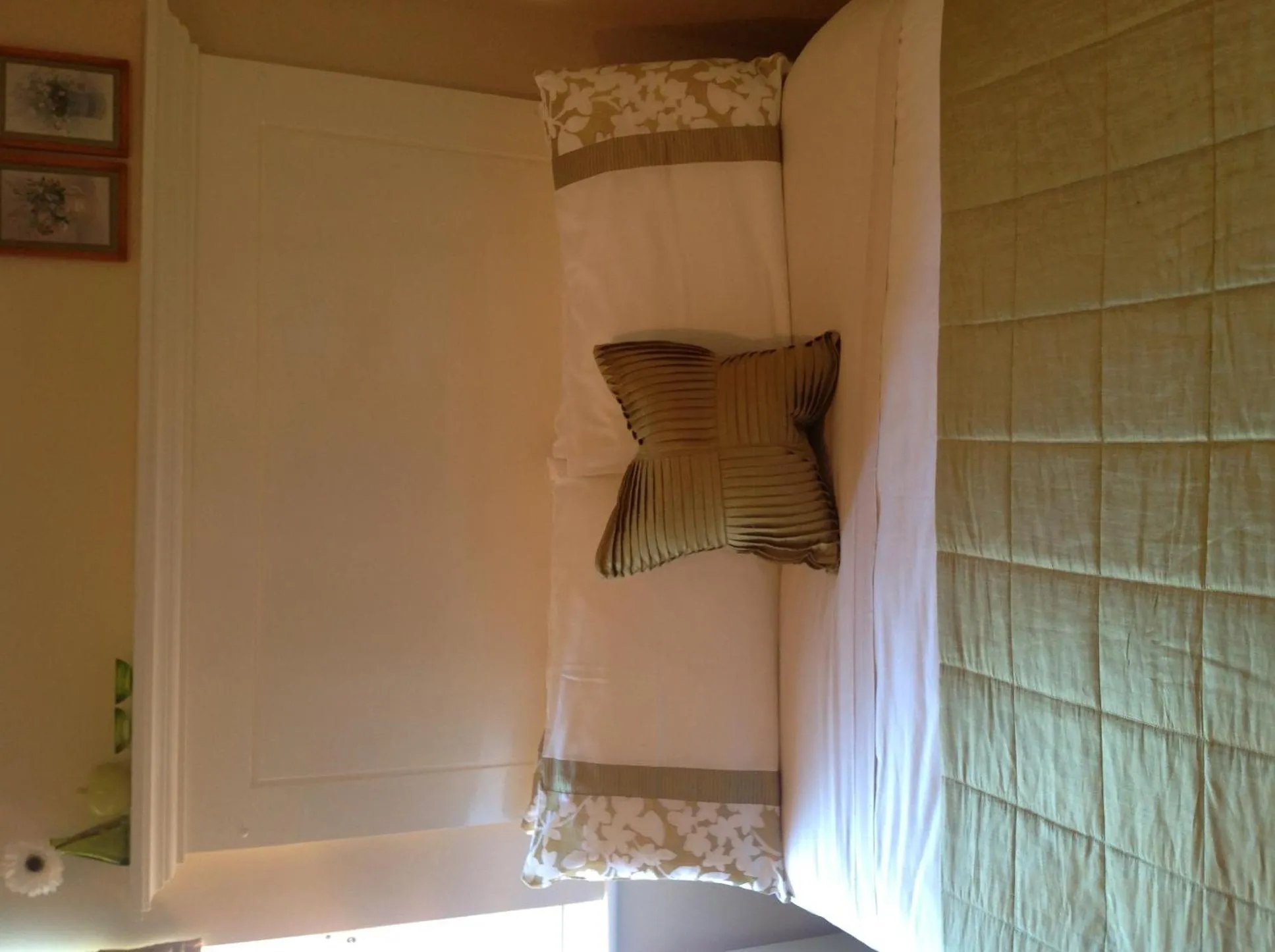 Bedroom in Annandale House