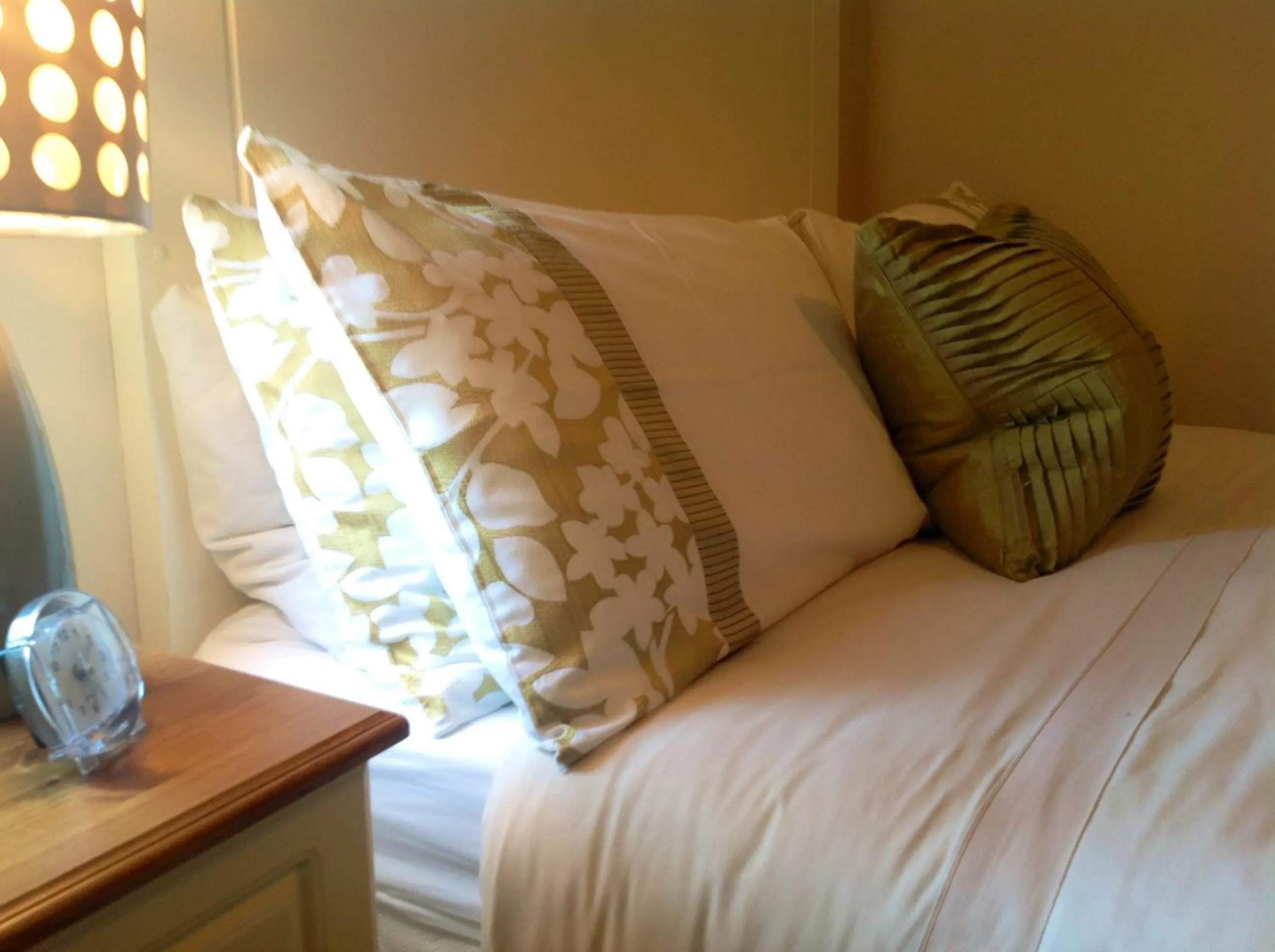 Bedroom, Bed in Annandale House