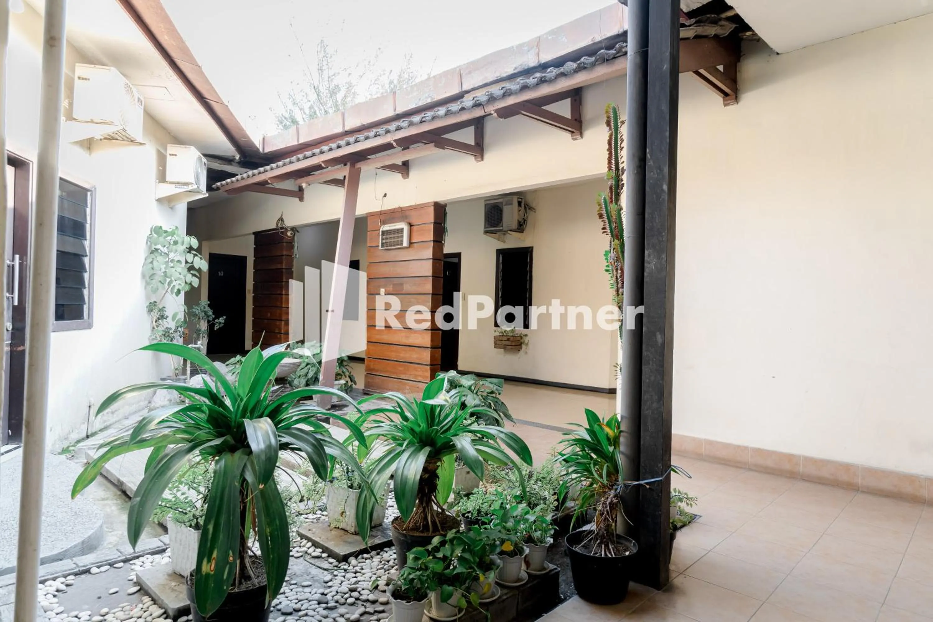 Property building in Cherry Pink Hotel Medan Mitra RedDoorz