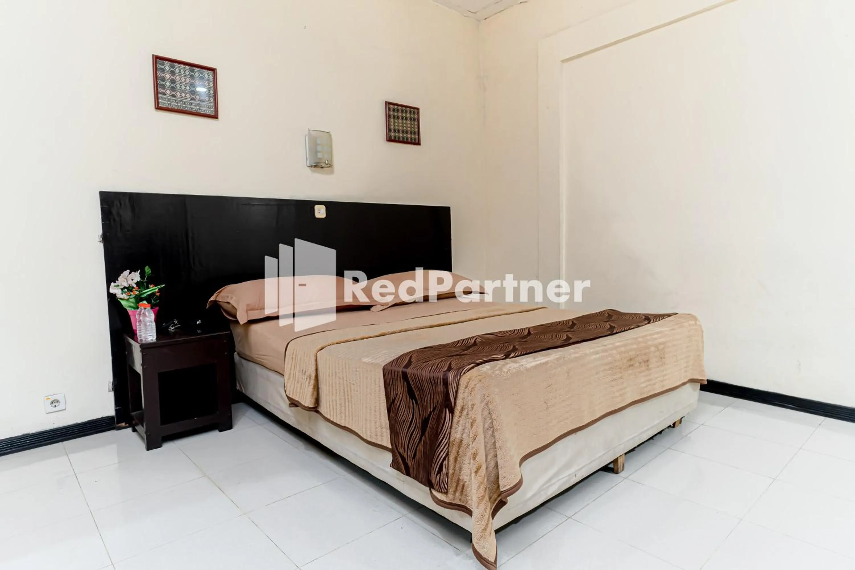 Bedroom, Bed in Cherry Pink Hotel Medan Mitra RedDoorz