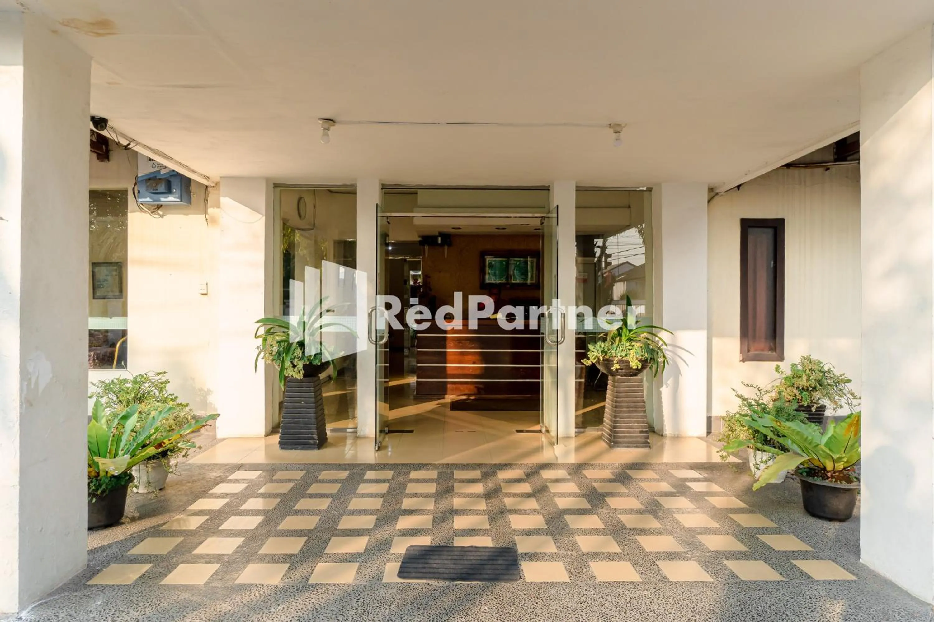 Property building in Cherry Pink Hotel Medan Mitra RedDoorz