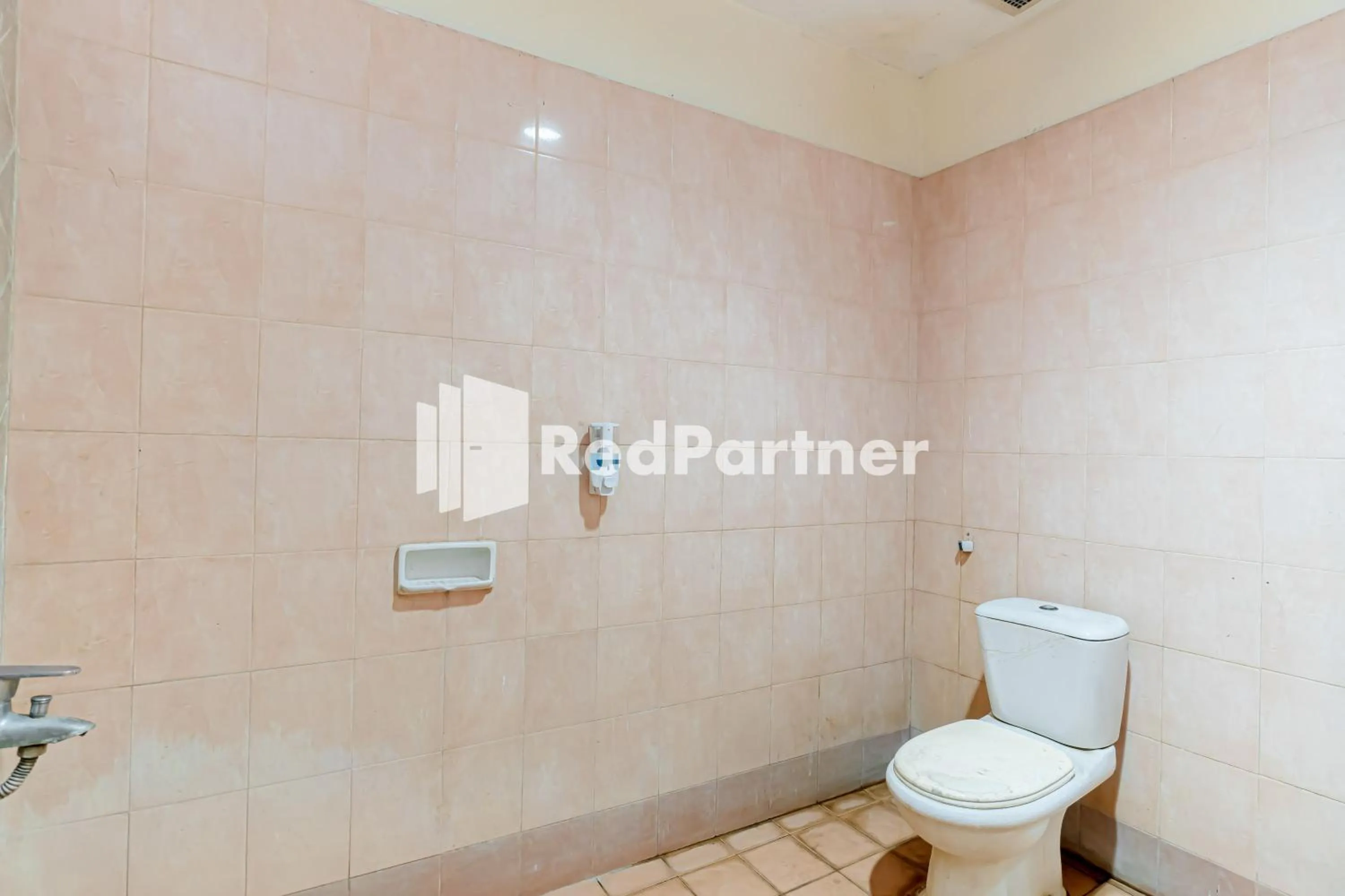 Bathroom in Cherry Pink Hotel Medan Mitra RedDoorz
