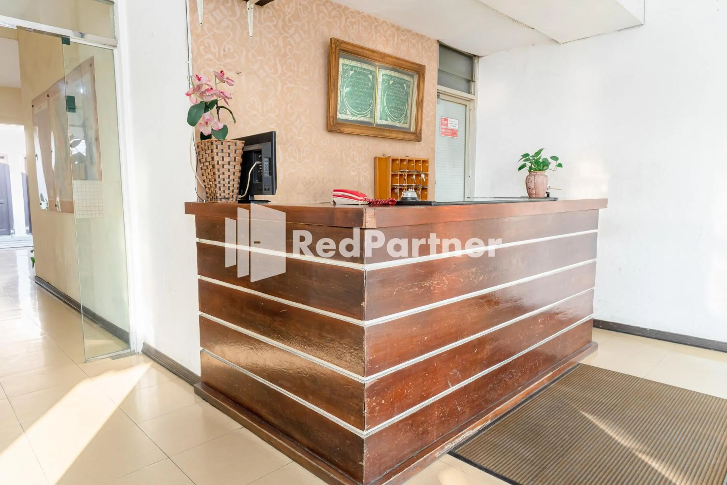 Lobby or reception in Cherry Pink Hotel Medan Mitra RedDoorz