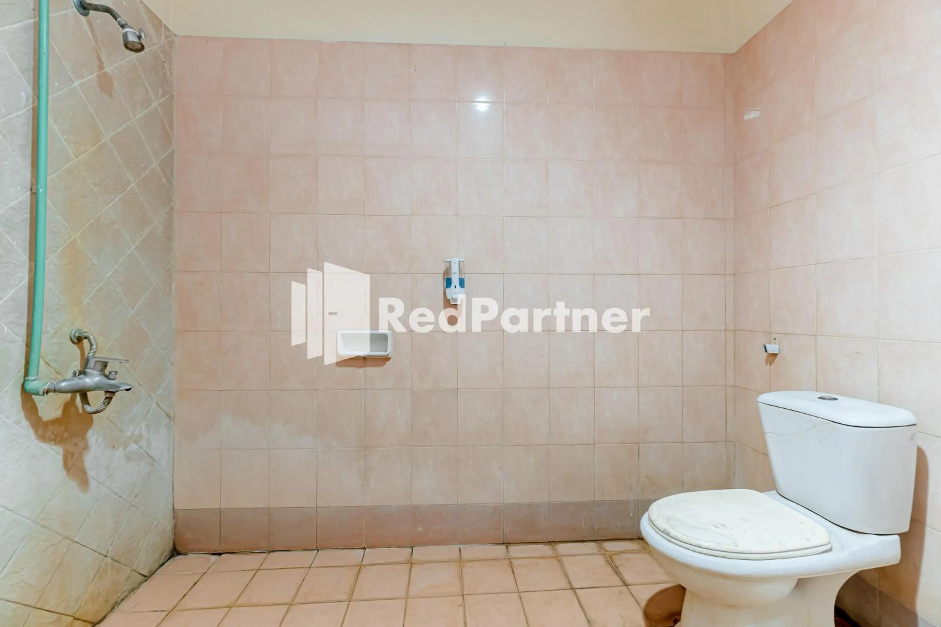 Bathroom in Cherry Pink Hotel Medan Mitra RedDoorz