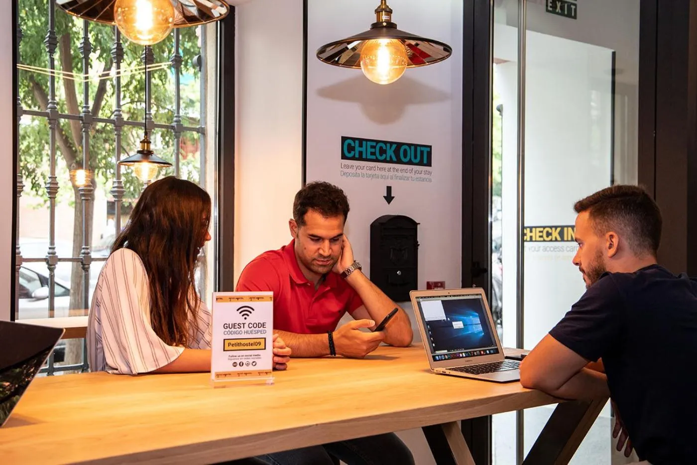 People in Petit Hostel La Latina