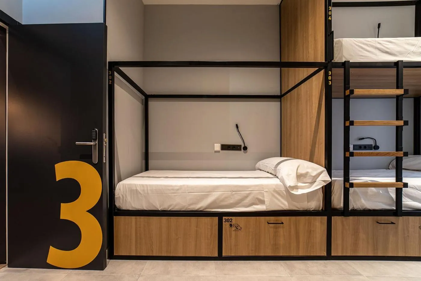 Photo of the whole room, Bed in Petit Hostel La Latina